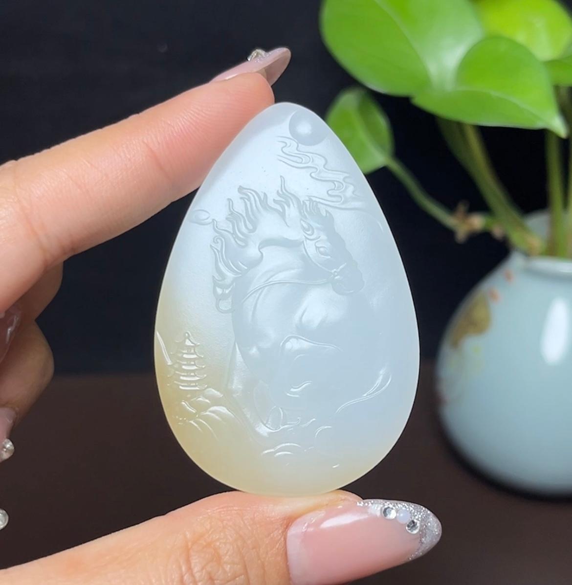 新疆和田玉且末料羊脂玉生肖马马到成功（37.3g）