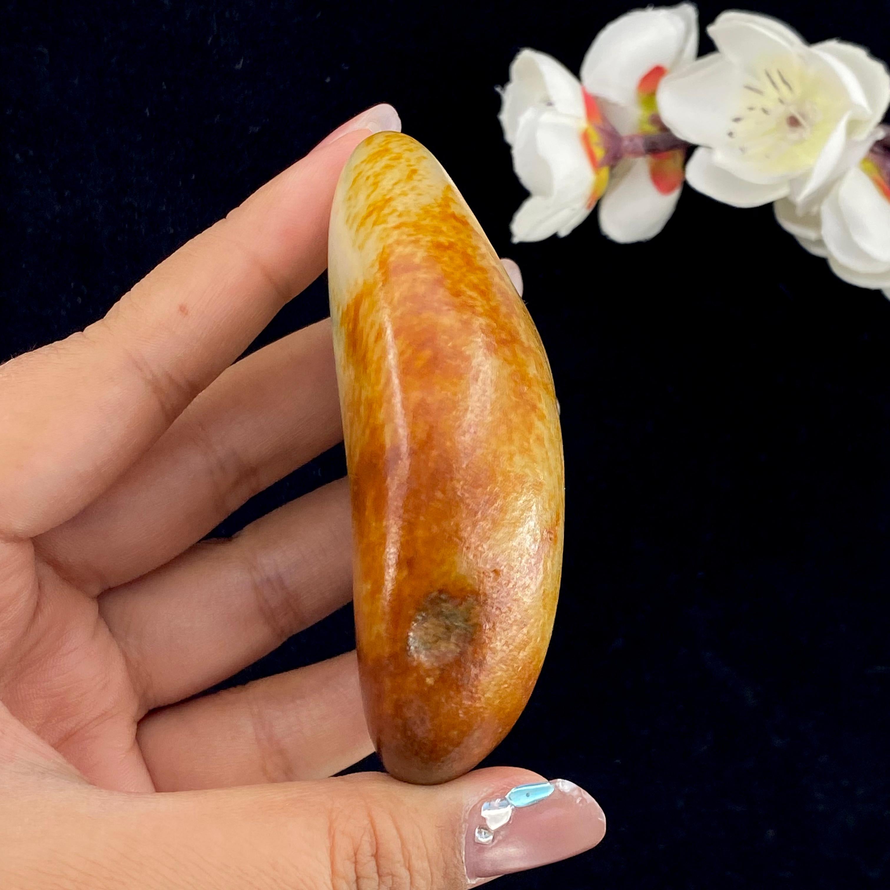 和田玉聚红皮籽料手把件（220.5g）