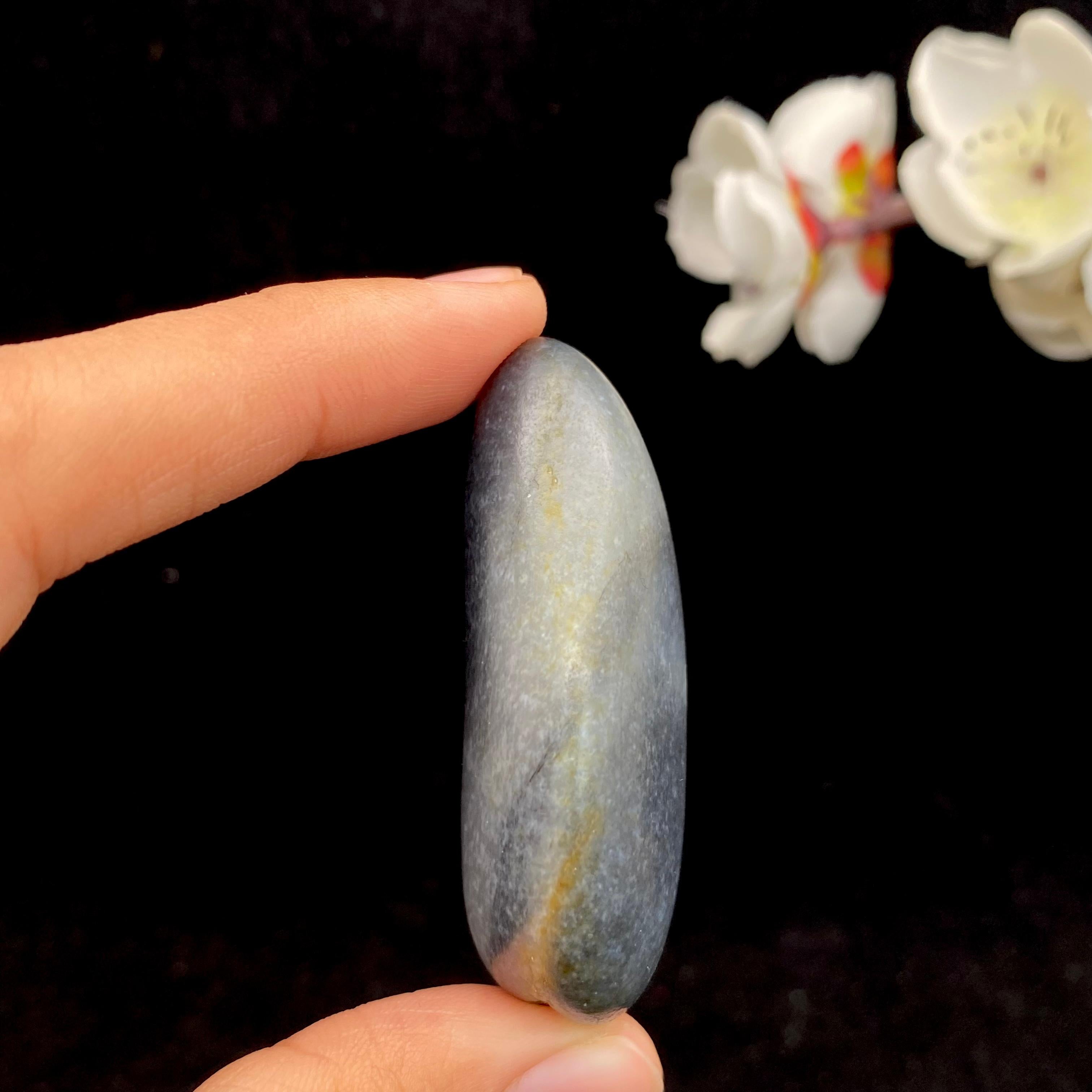 【超值推荐】和田玉青花籽料原石（48.6g）