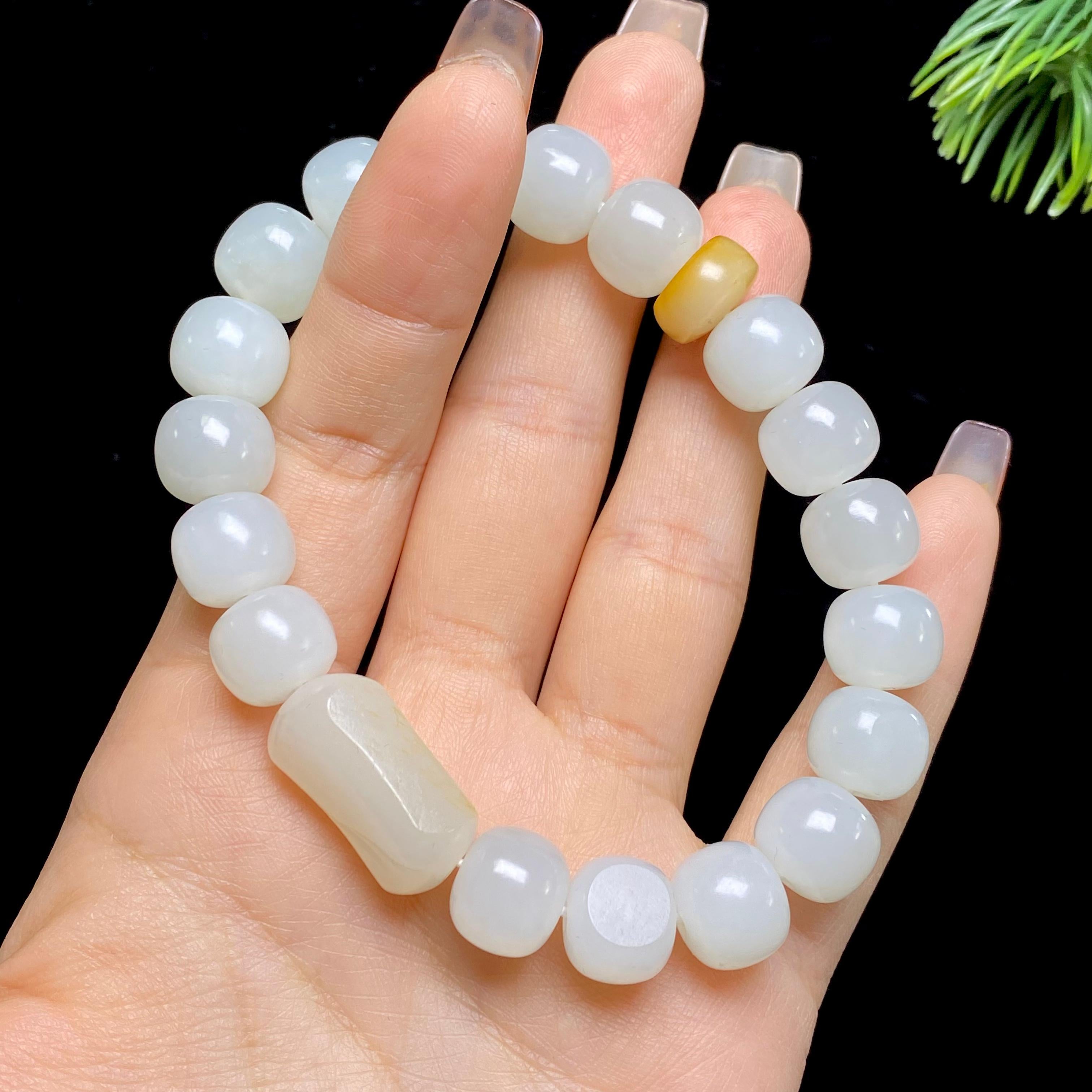 和田玉籽料白玉老型珠手串（46.6g）