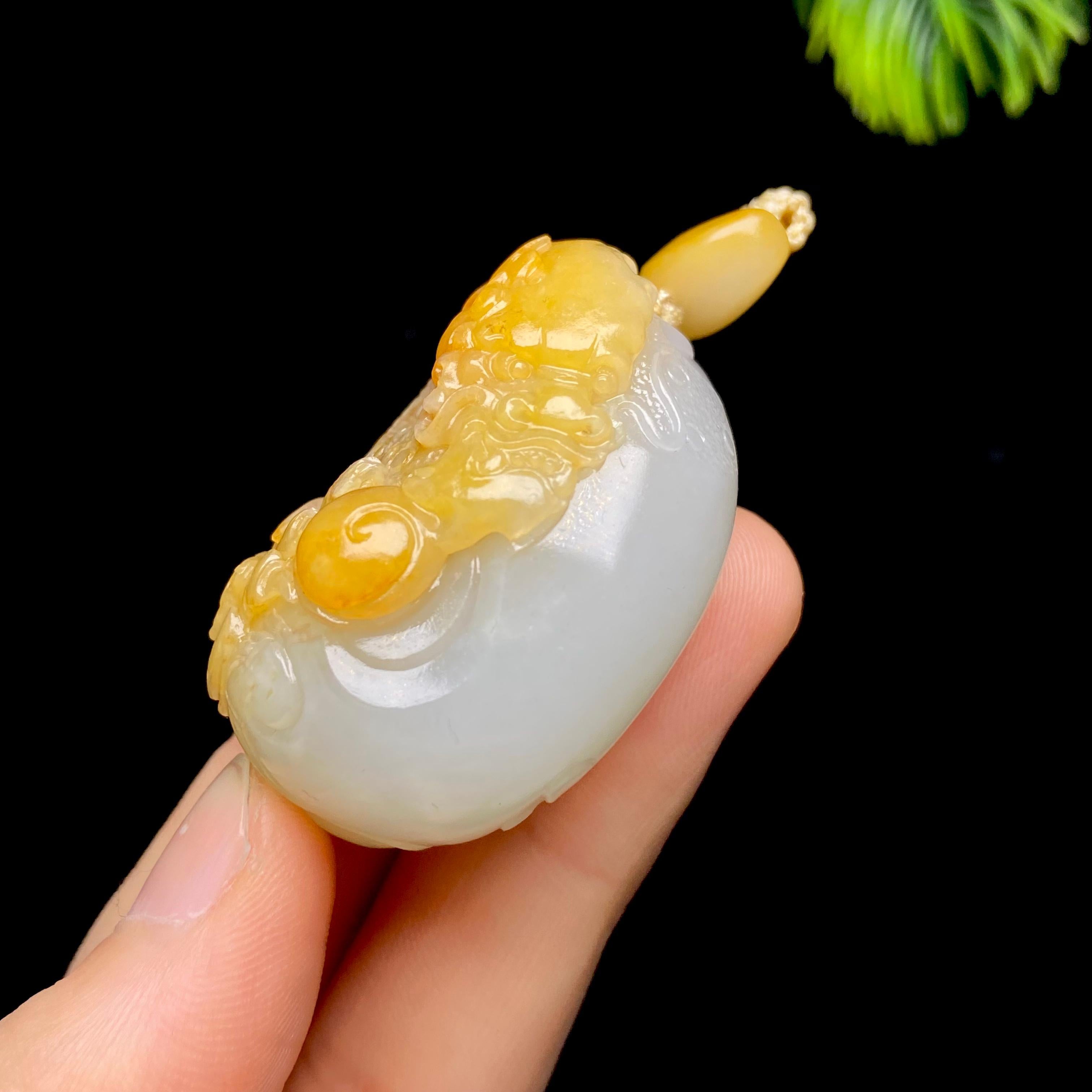 和田玉籽料龙行天下（43.4g）