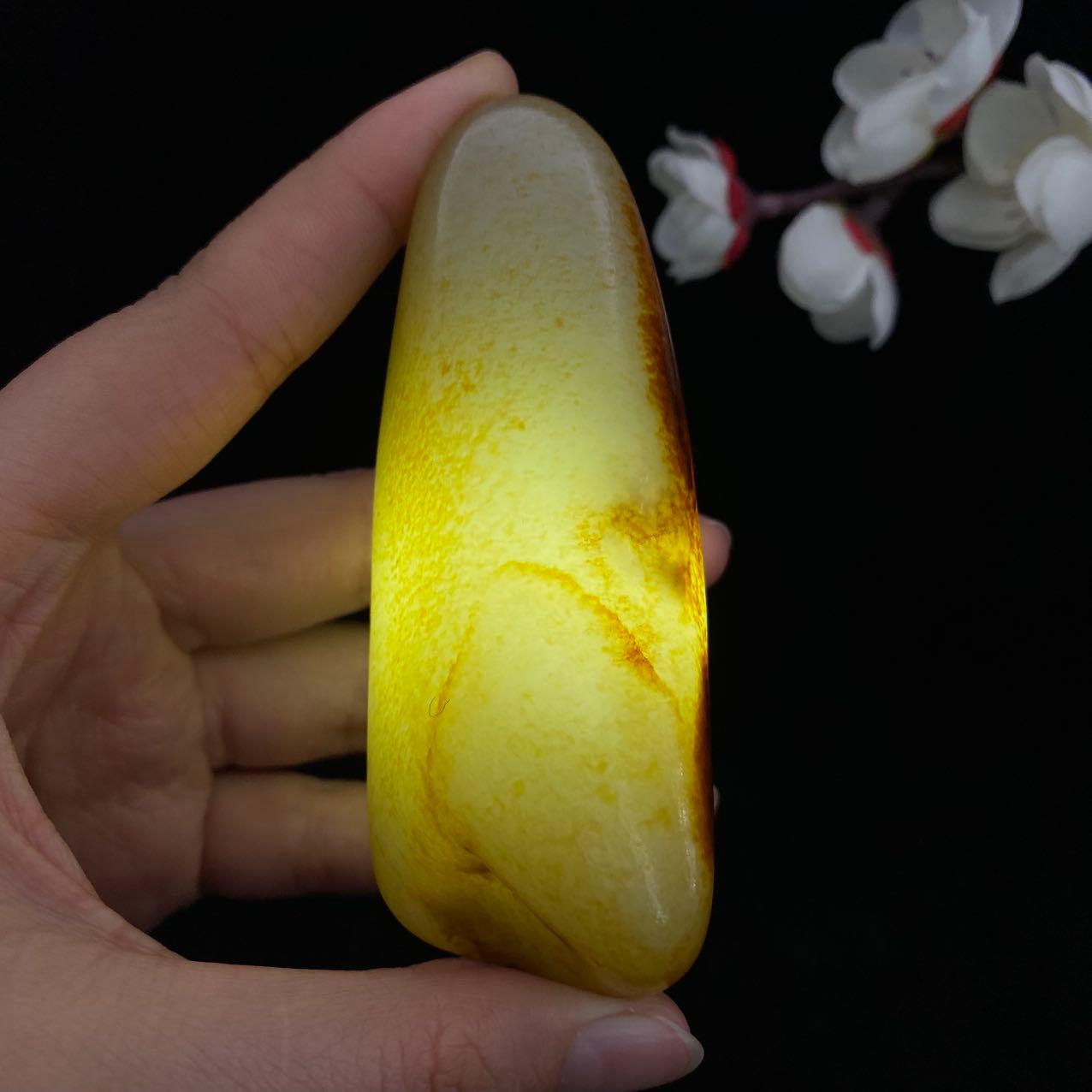 和田玉聚红皮籽料手把件（123.3g）