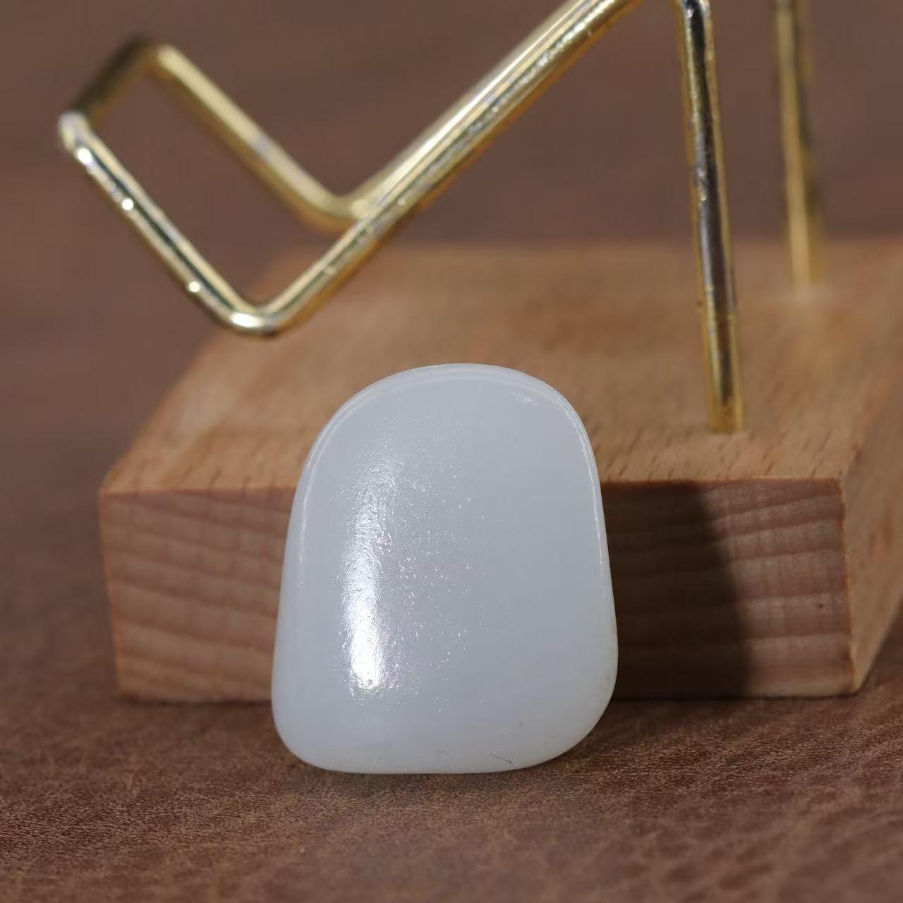 和田玉白玉籽料（8.5g）