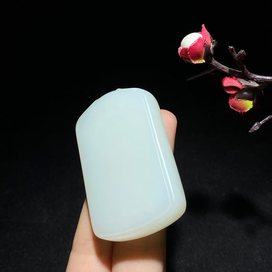 高品质和田山料羊脂白玉无事牌（54.5g）