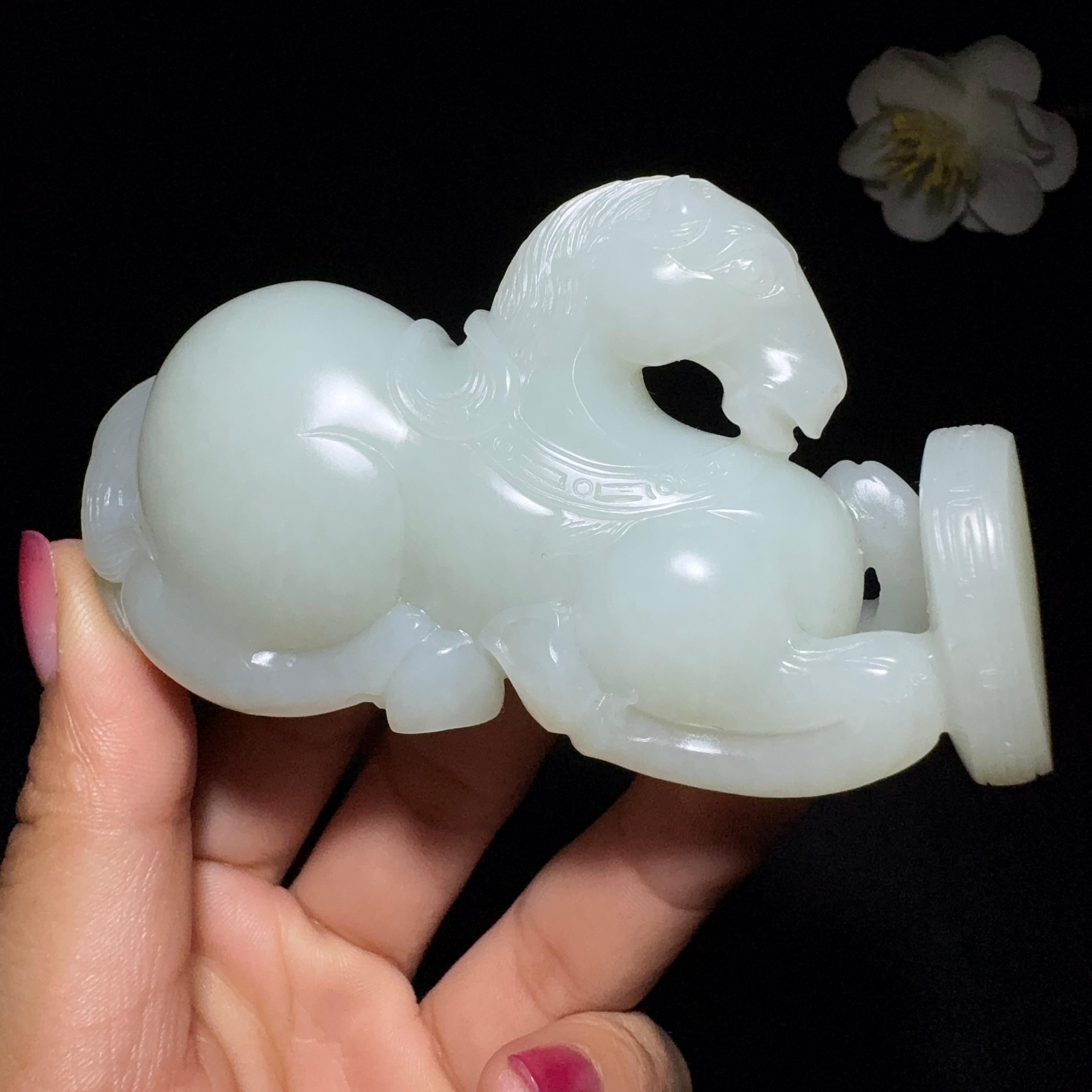 精品和田玉籽料手把件马到成功（153.0g）