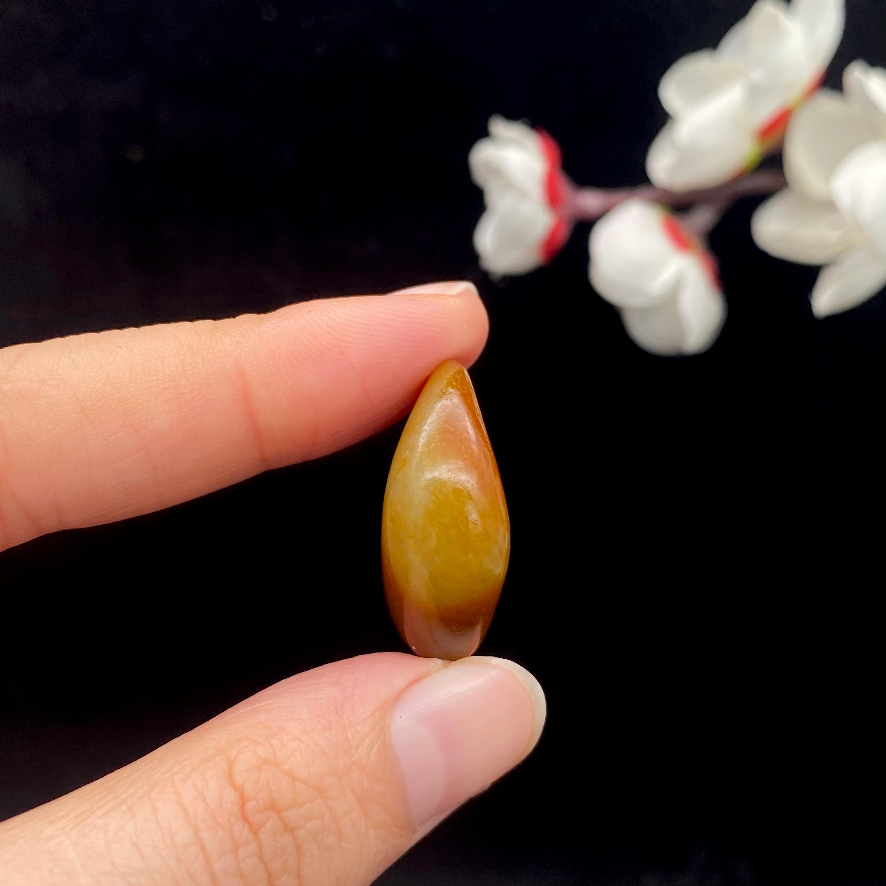 和田玉红沁皮籽料原石（8g）