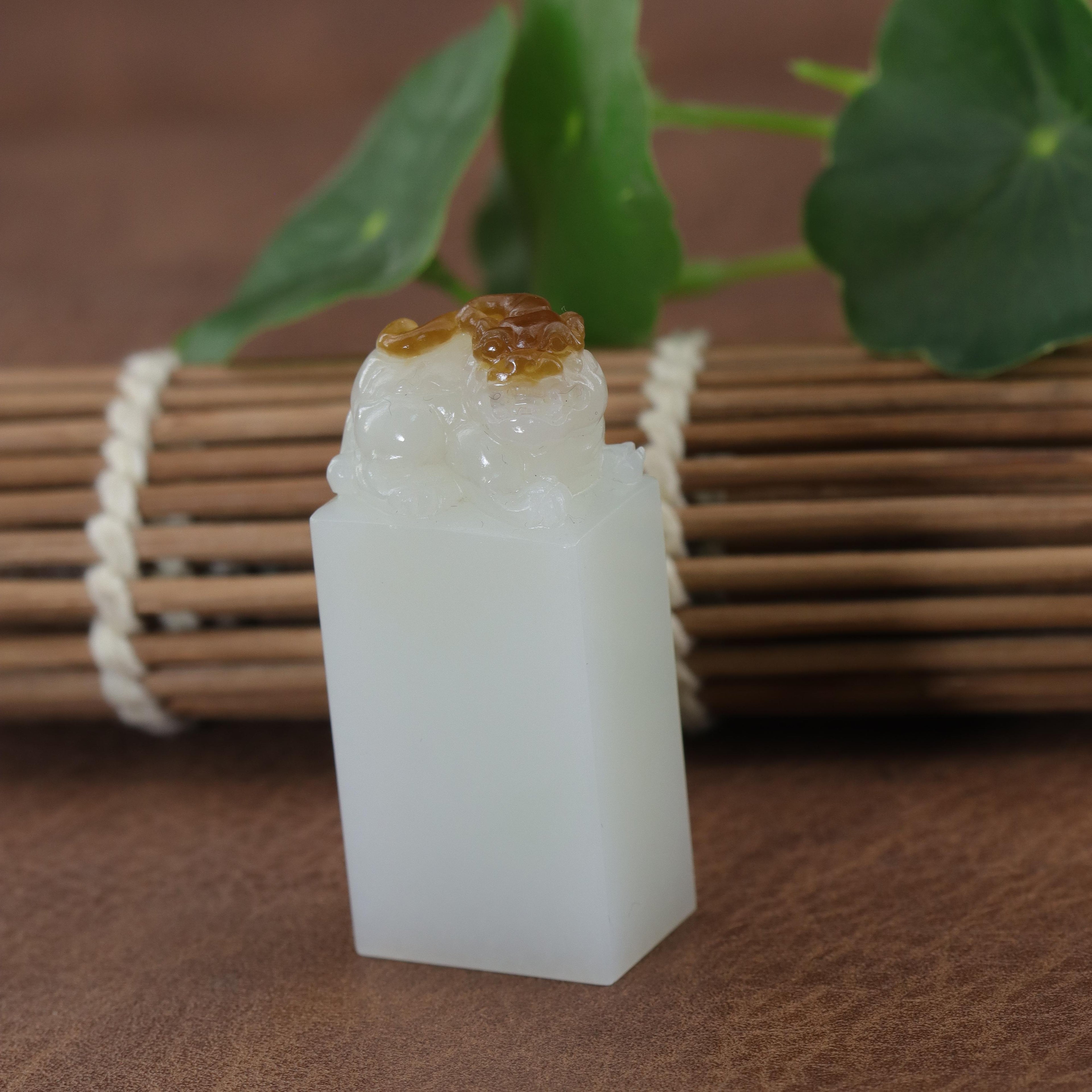 和田玉糖白玉材质的貔貅印章（45.2g）