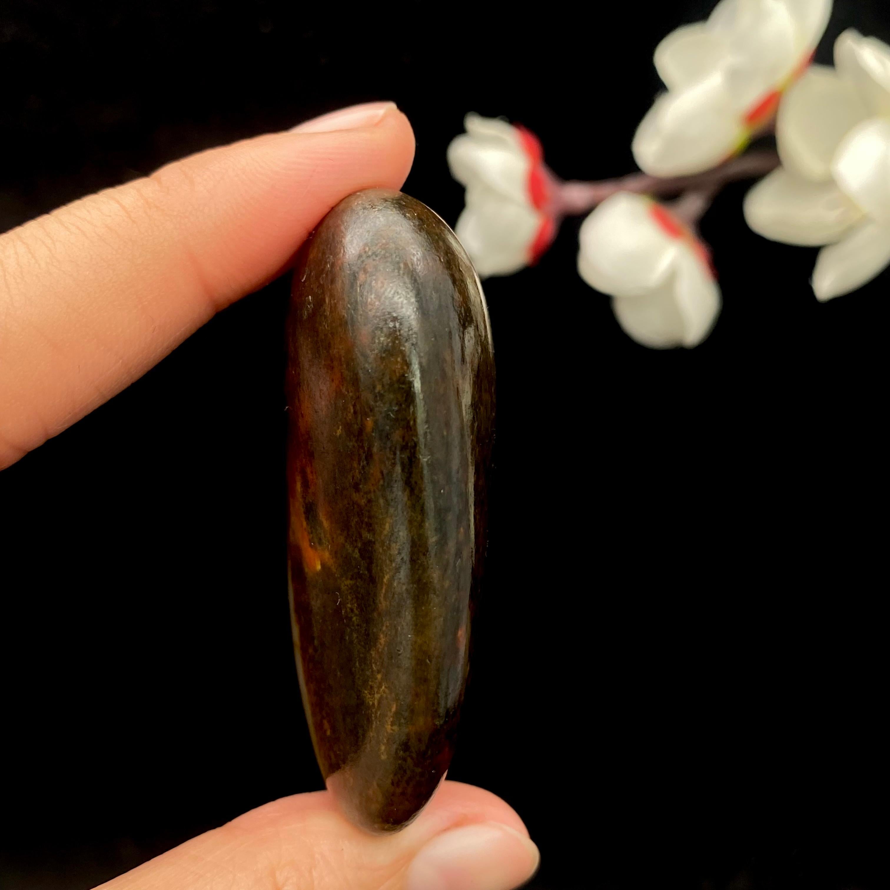 和田玉红沁皮籽料原石（68.8g）
