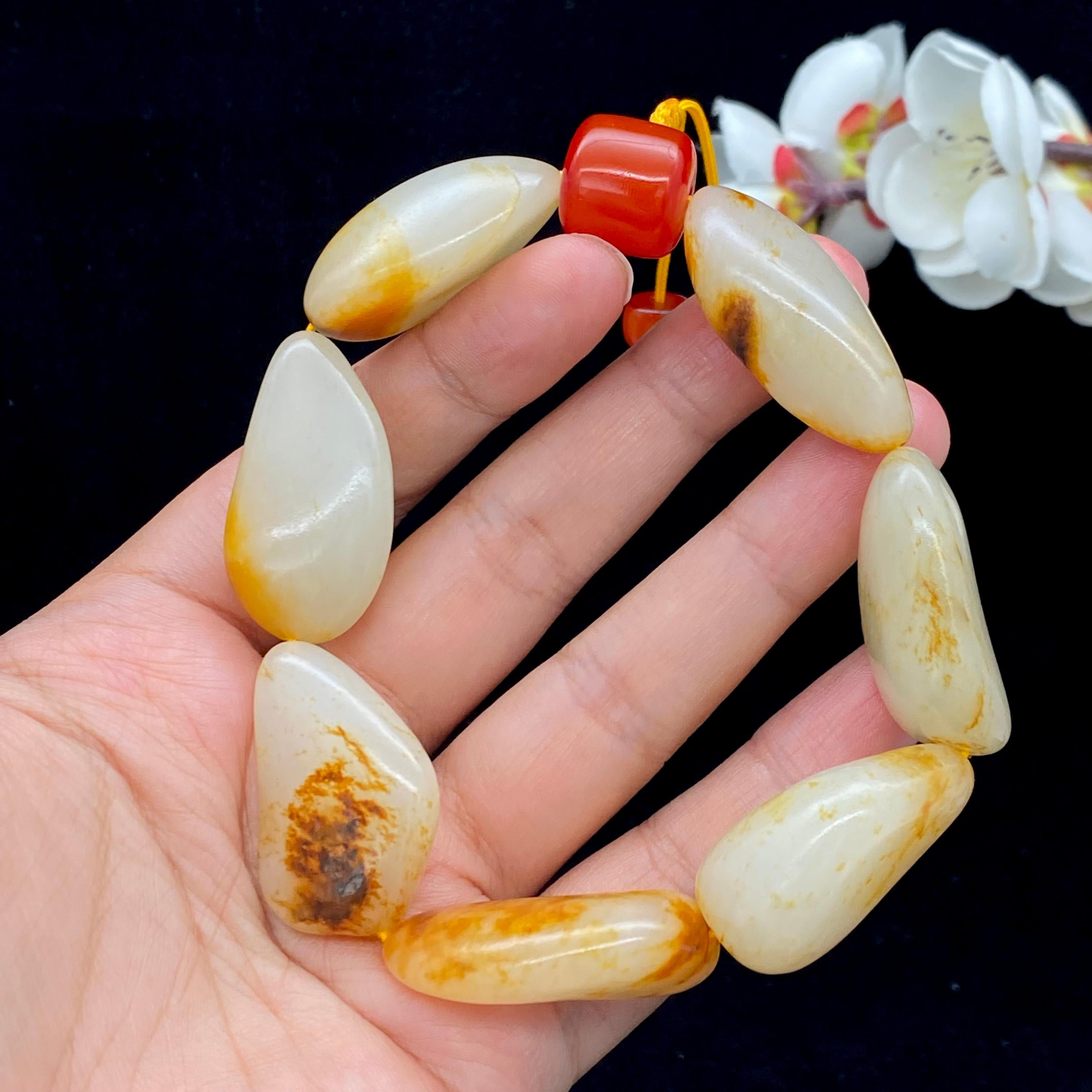 和田玉洒红皮籽料【精品手串】（90.8g）