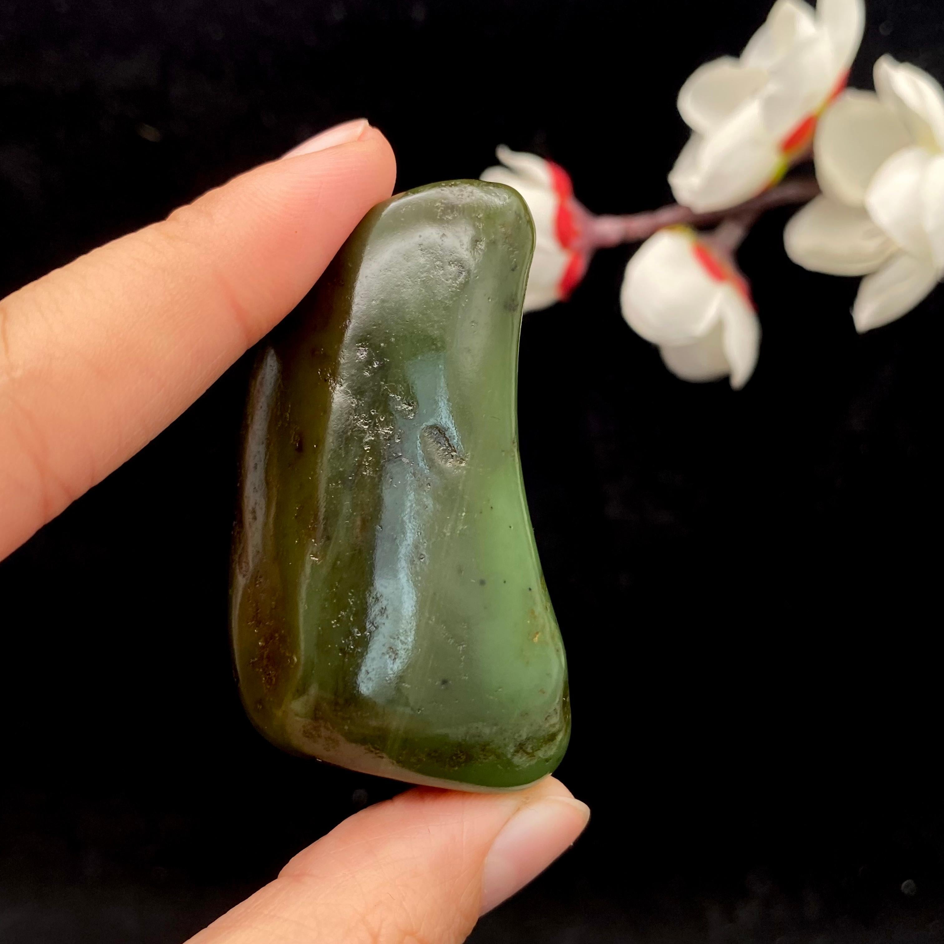 和田玉碧玉籽料原石（51.4g）