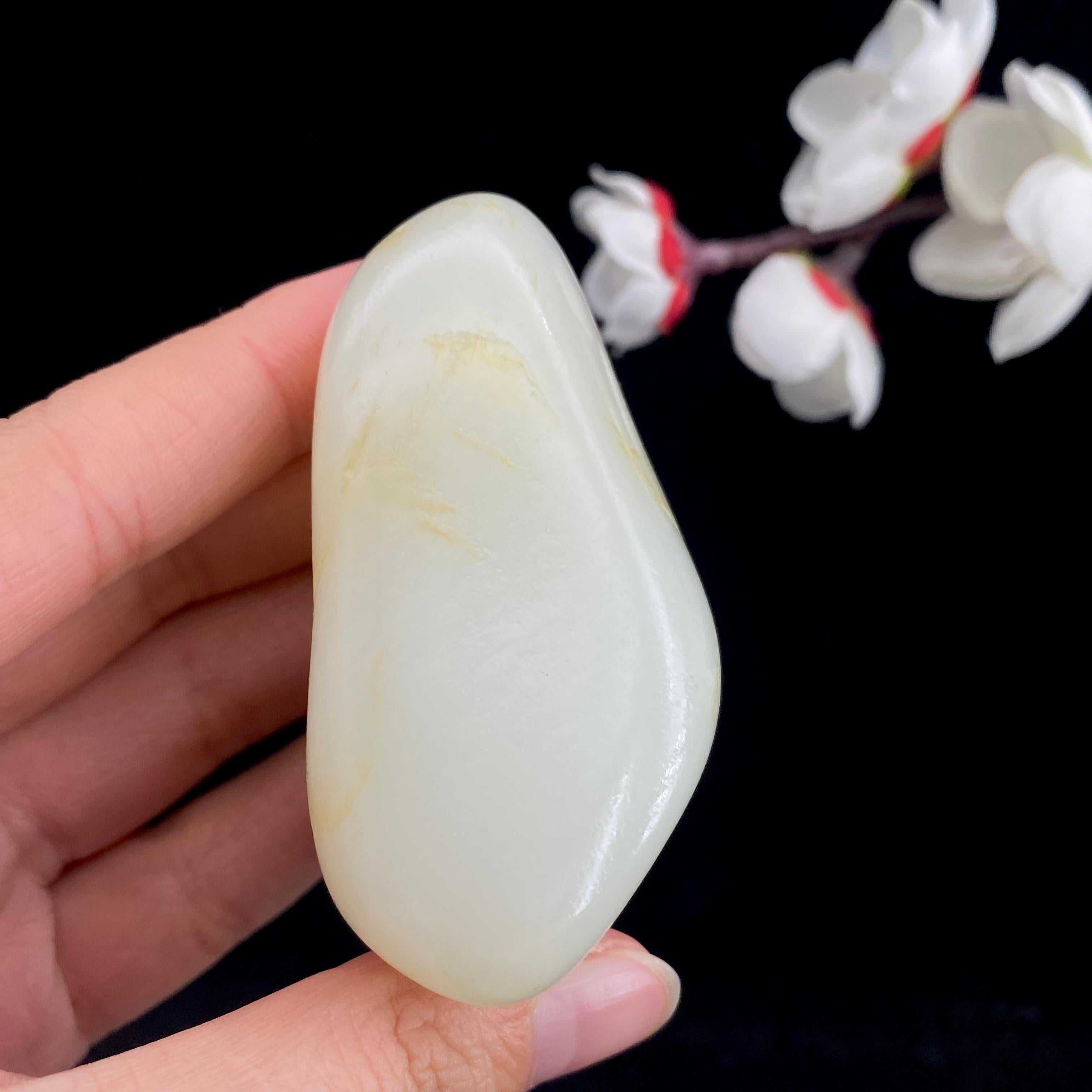 和田玉白玉带黄皮籽料原石（129.3g）