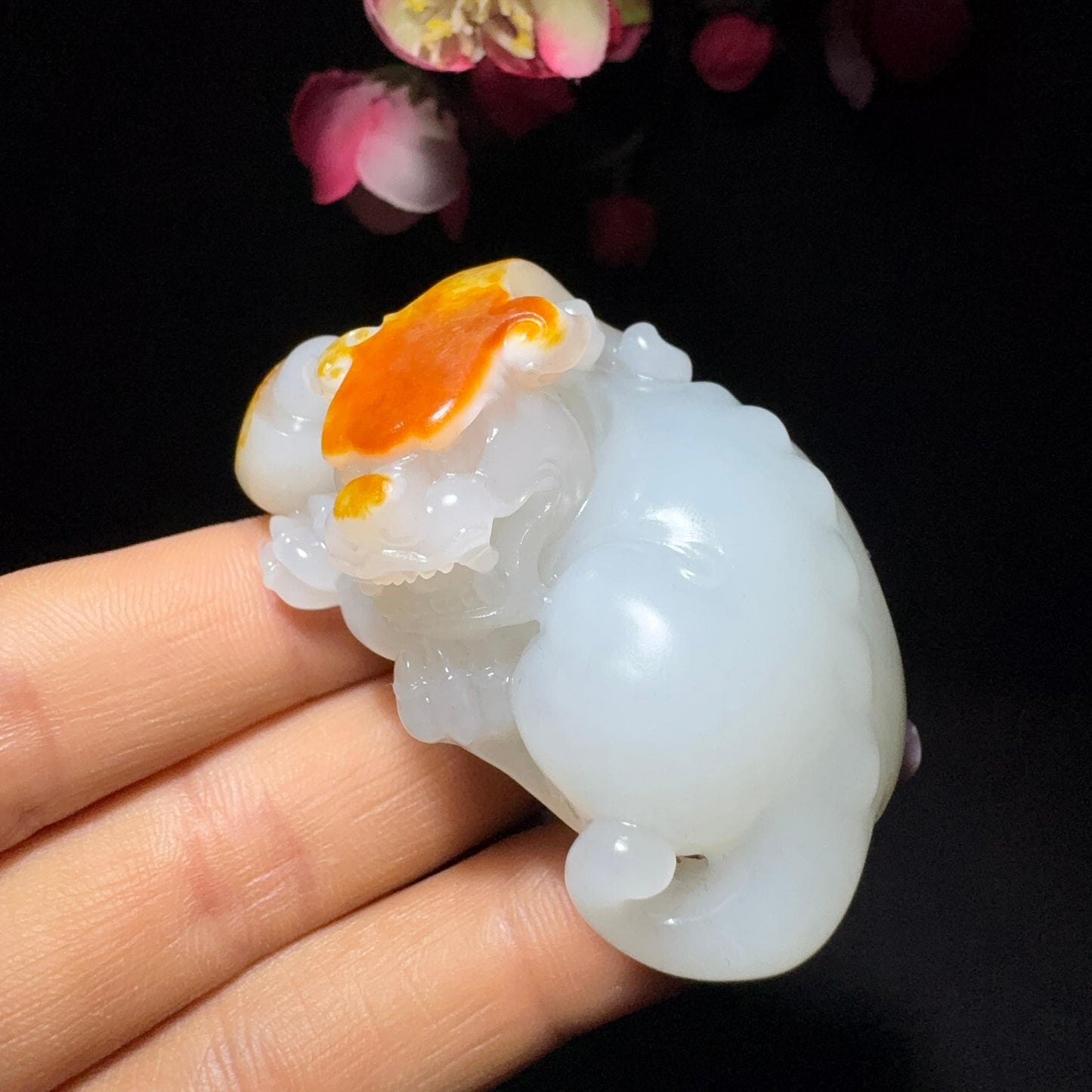 和田玉籽料貔貅手把件（72.8克）