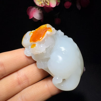 和田玉籽料貔貅手把件（72.8克）