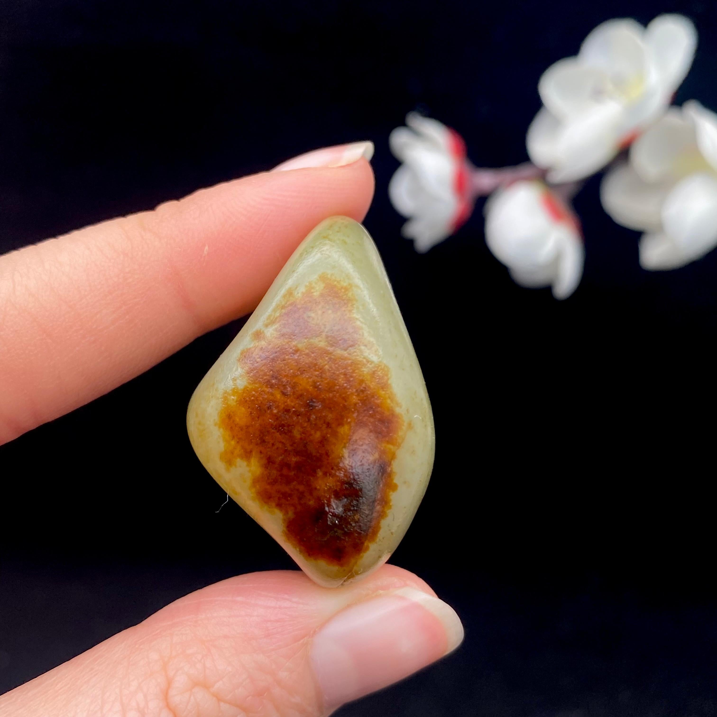 和田玉聚红皮籽料挂件（27.7g）