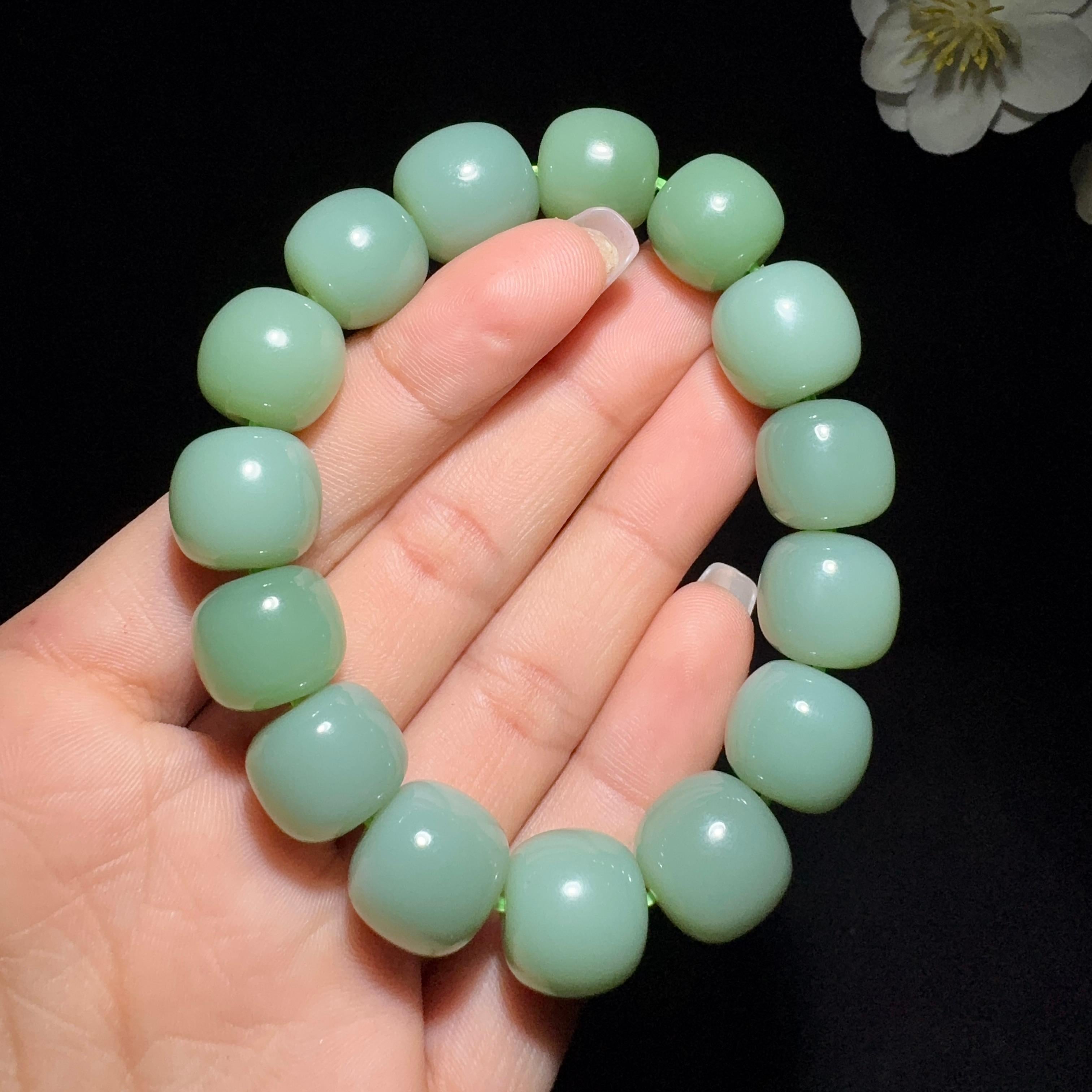 和田玉碧玉粉青老型珠手串（68.6g）