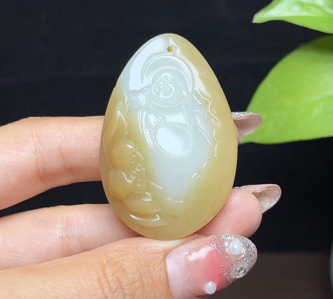 新疆和田玉且末糖羊脂玉佛公（27.2g）