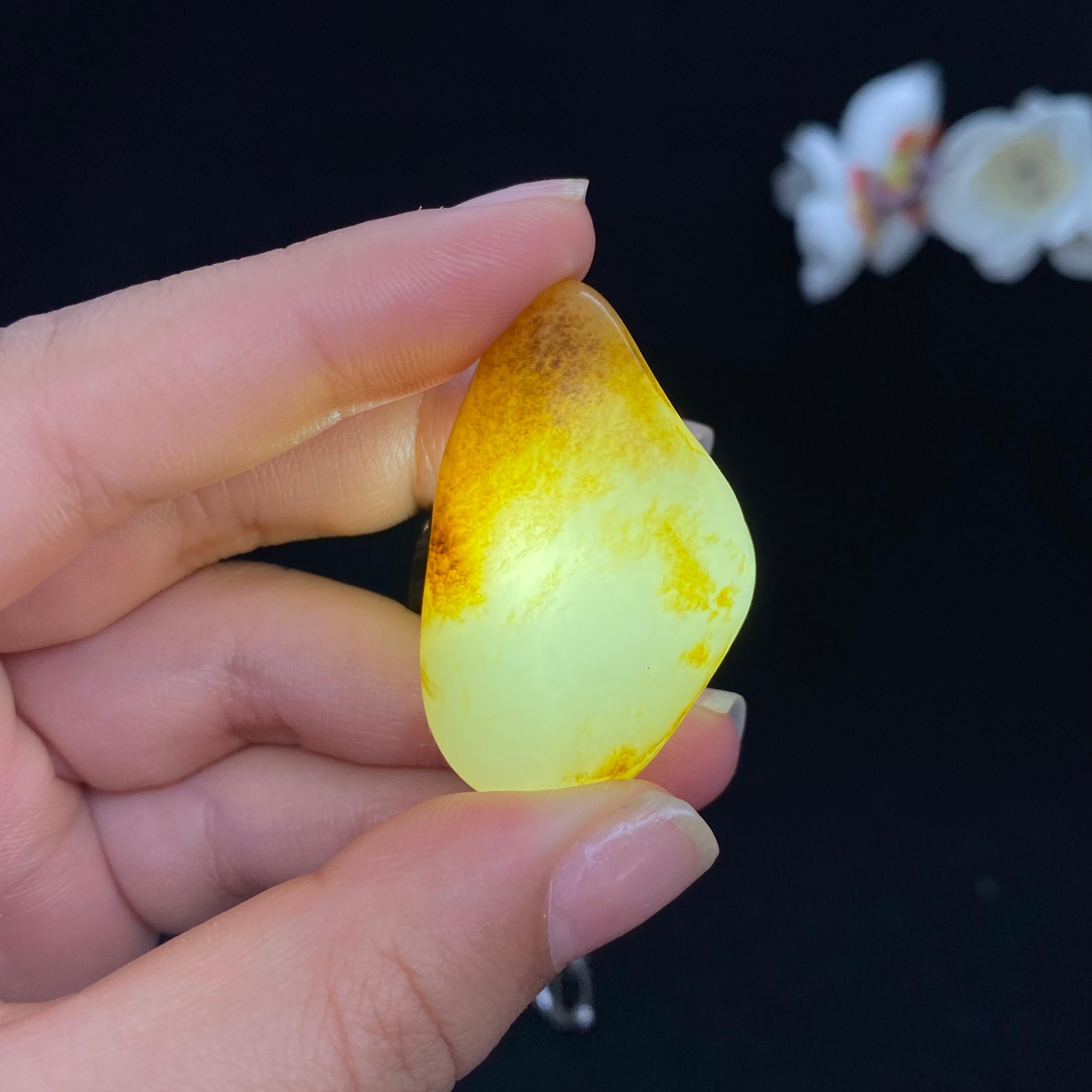 和田玉秋梨皮黄皮籽料挂件（18.3g）