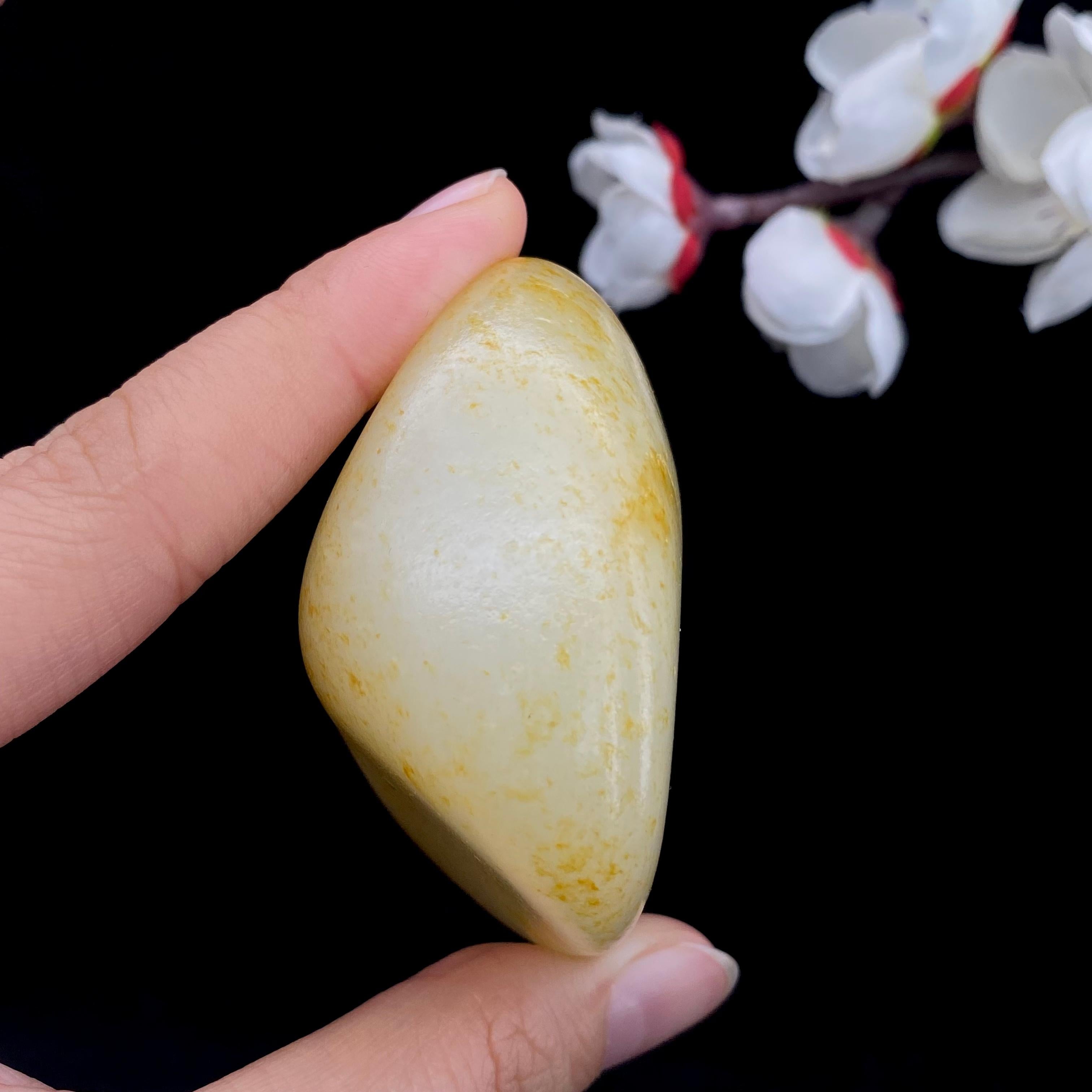 和田玉洒金皮籽料手把件（134g）