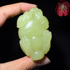 和田玉黄口手把件貔貅（97.9g）