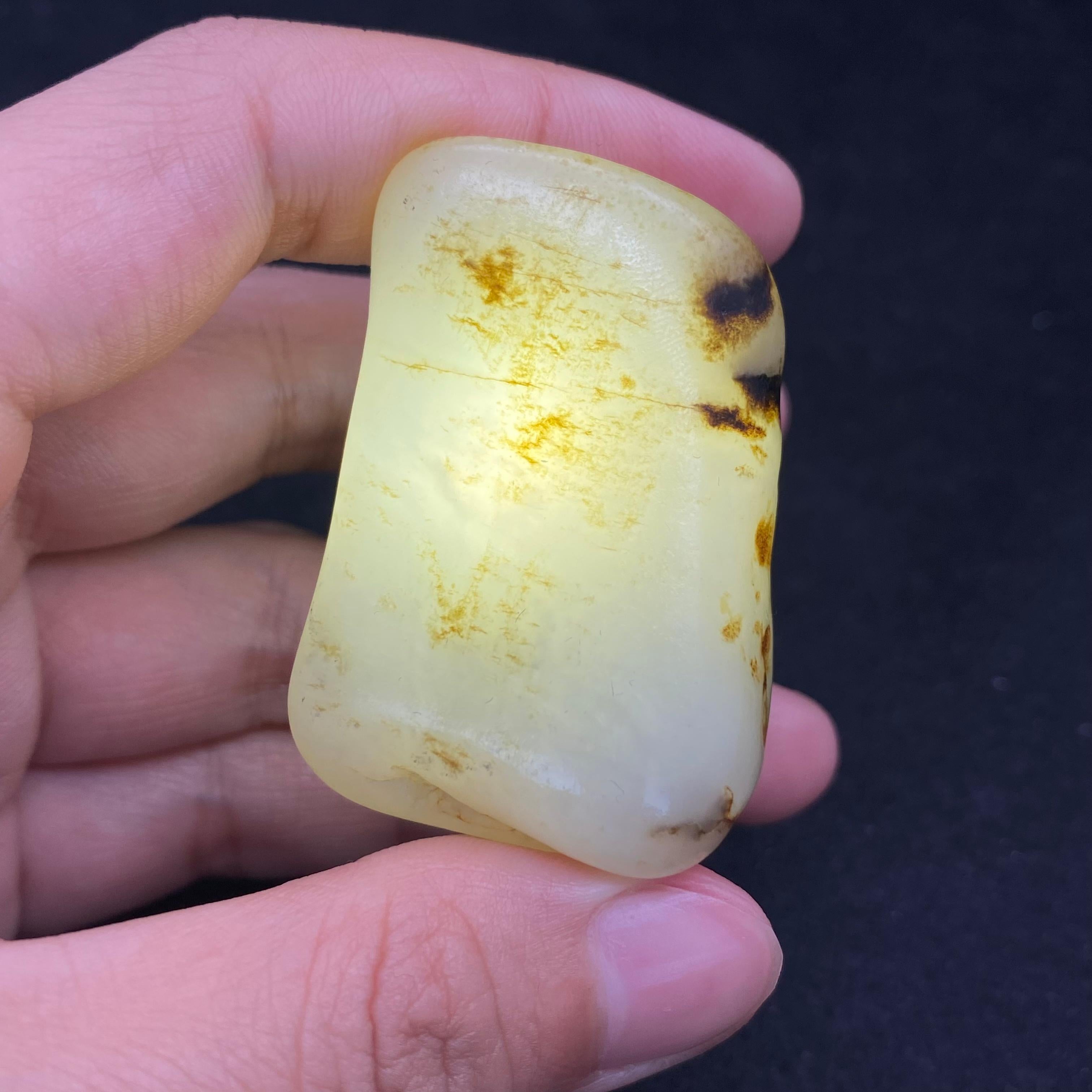 和田玉秋梨皮籽料原石（37.7g）