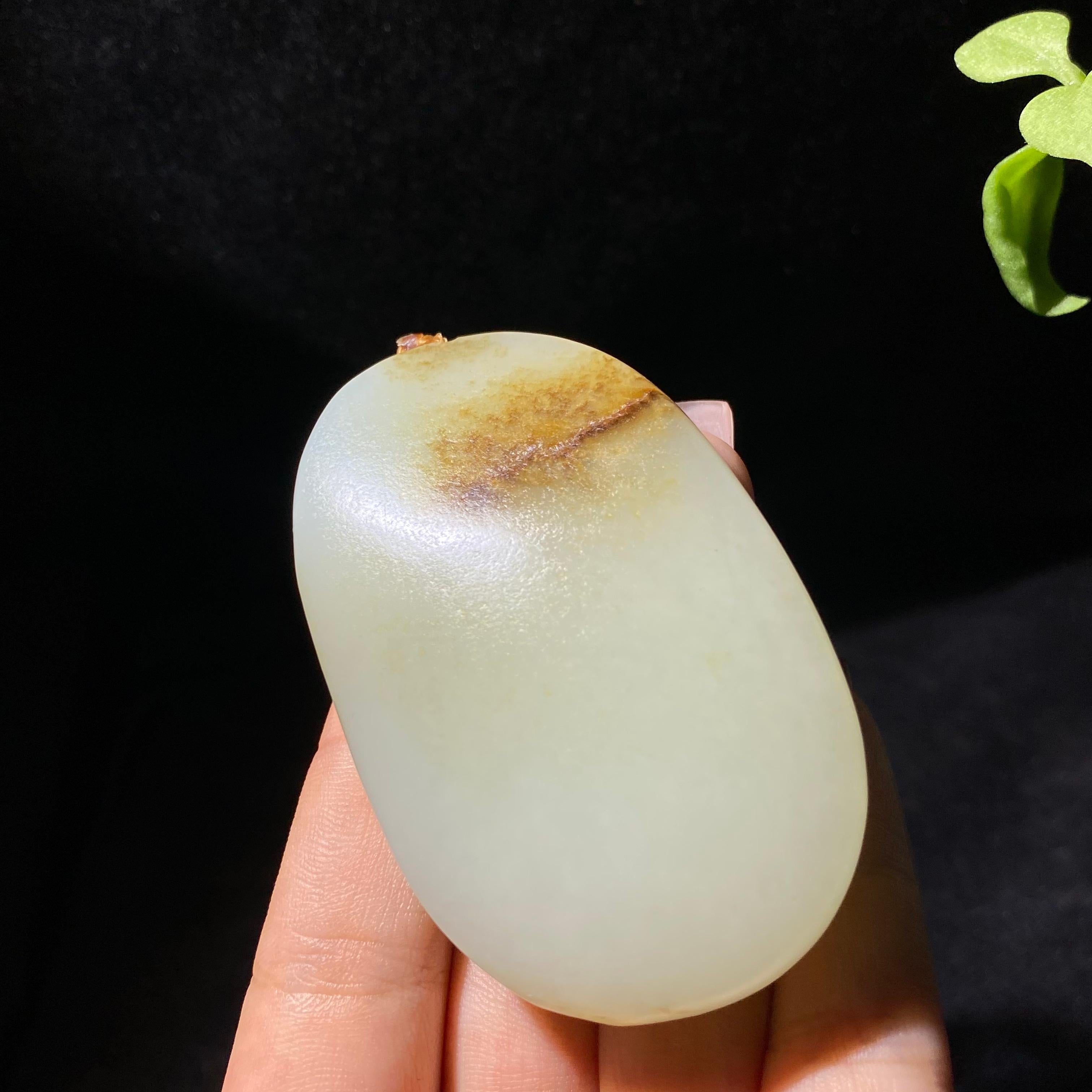 和田秋梨皮白玉籽料观音挂件（91.5g）