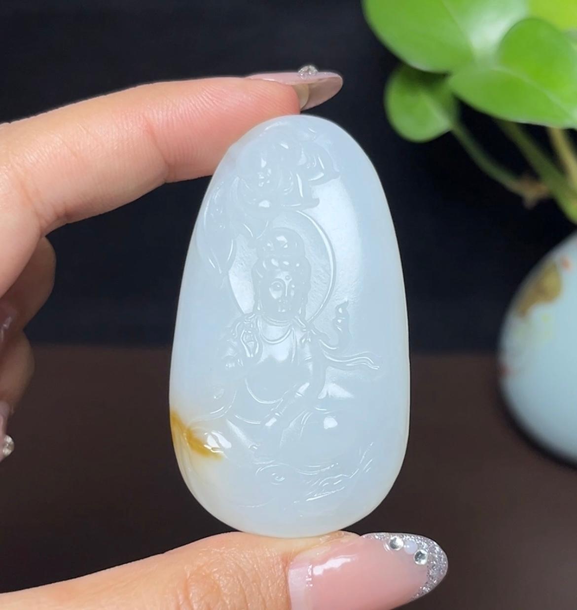 新疆和田玉且末糖白羊脂玉观音（55.6g）