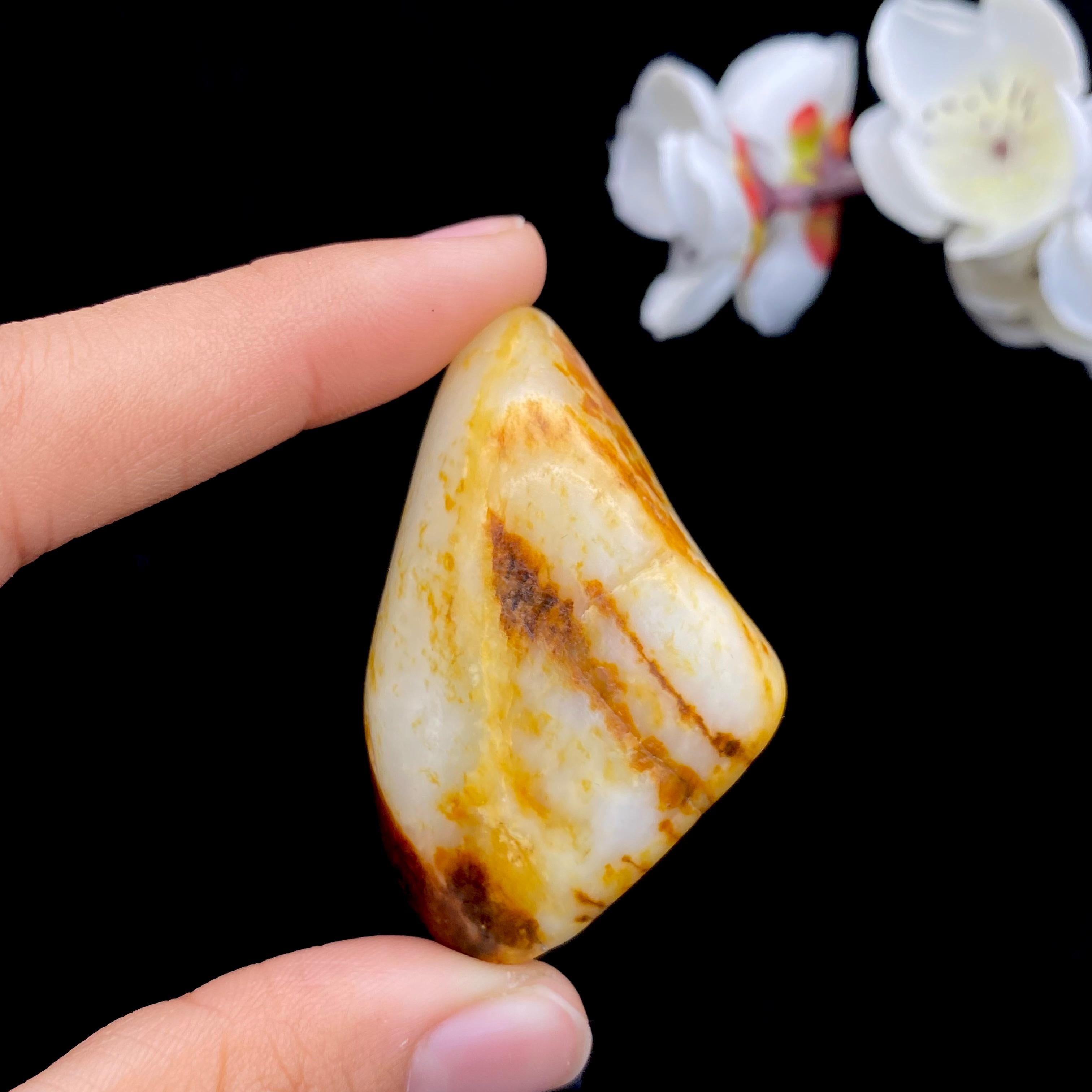 和田玉聚红皮籽料挂件（66.2g）