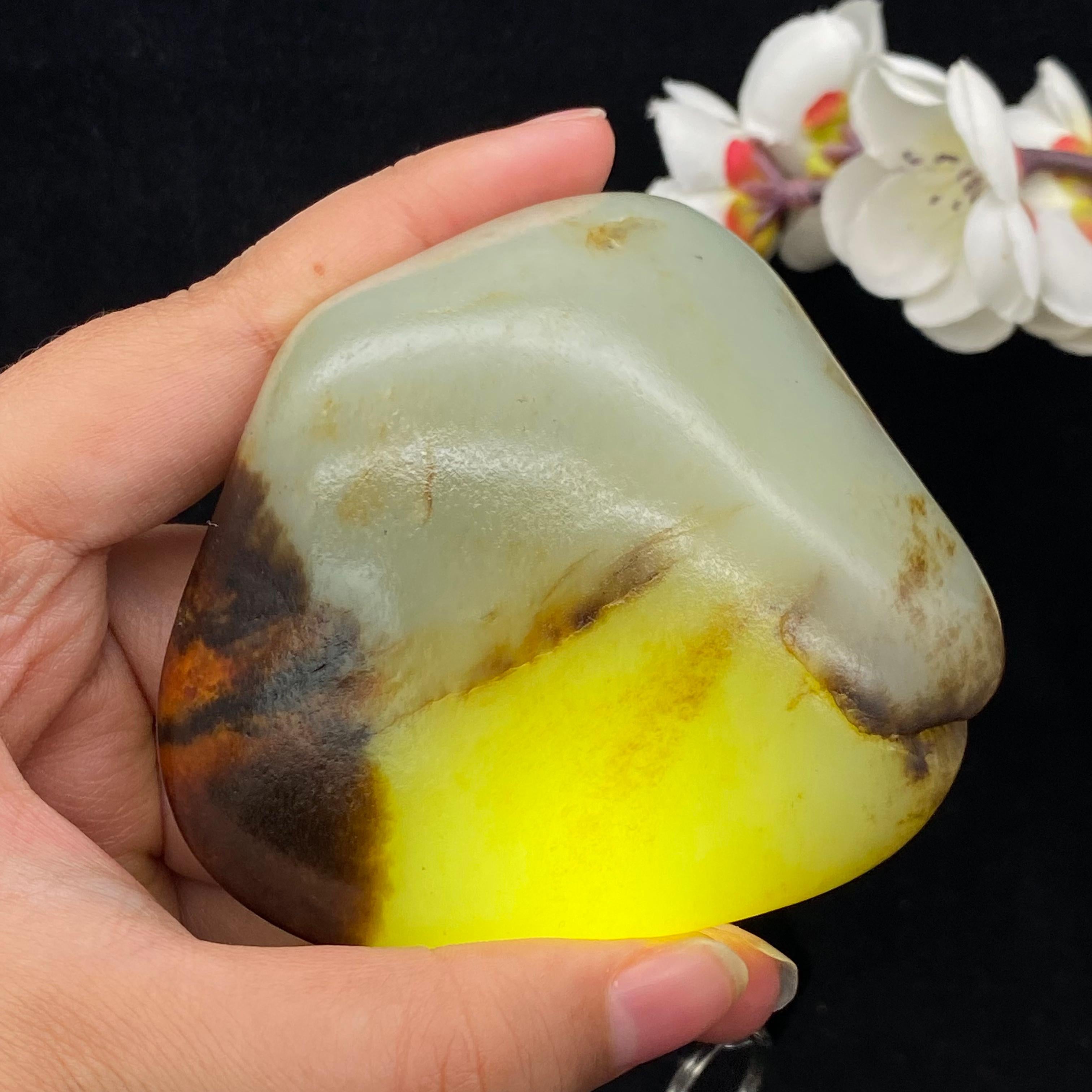 和田玉秋梨黑皮籽料（285.1g）
