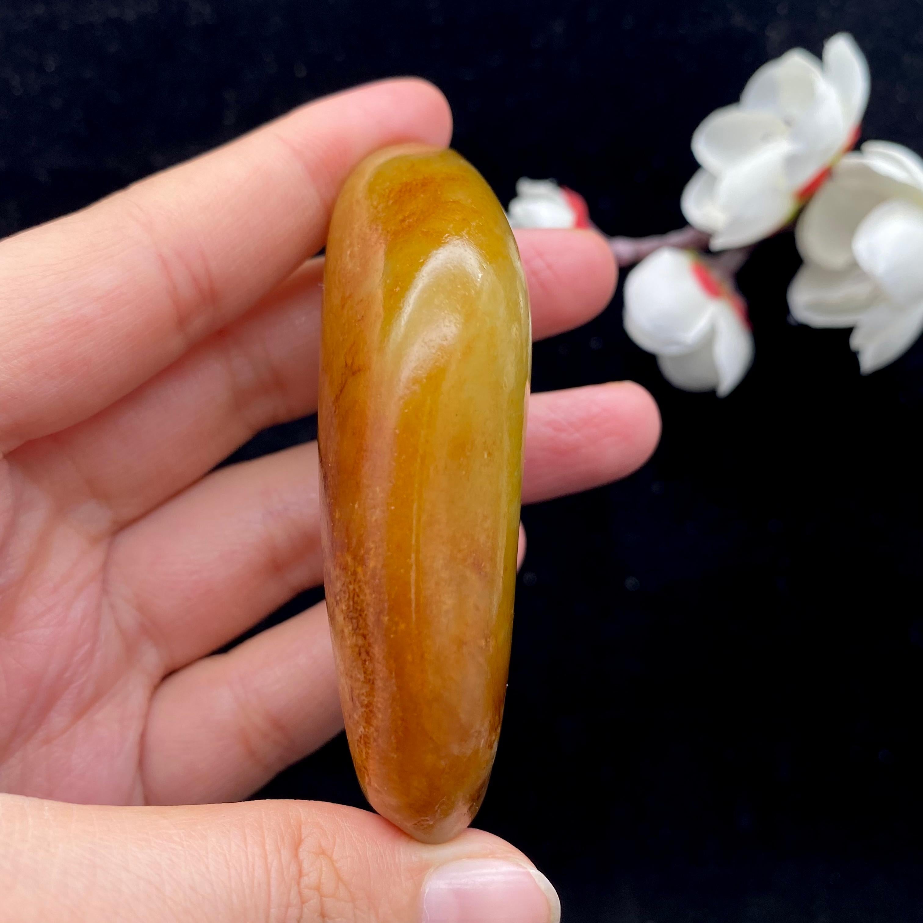 和田玉满黄皮籽料（90.3g）