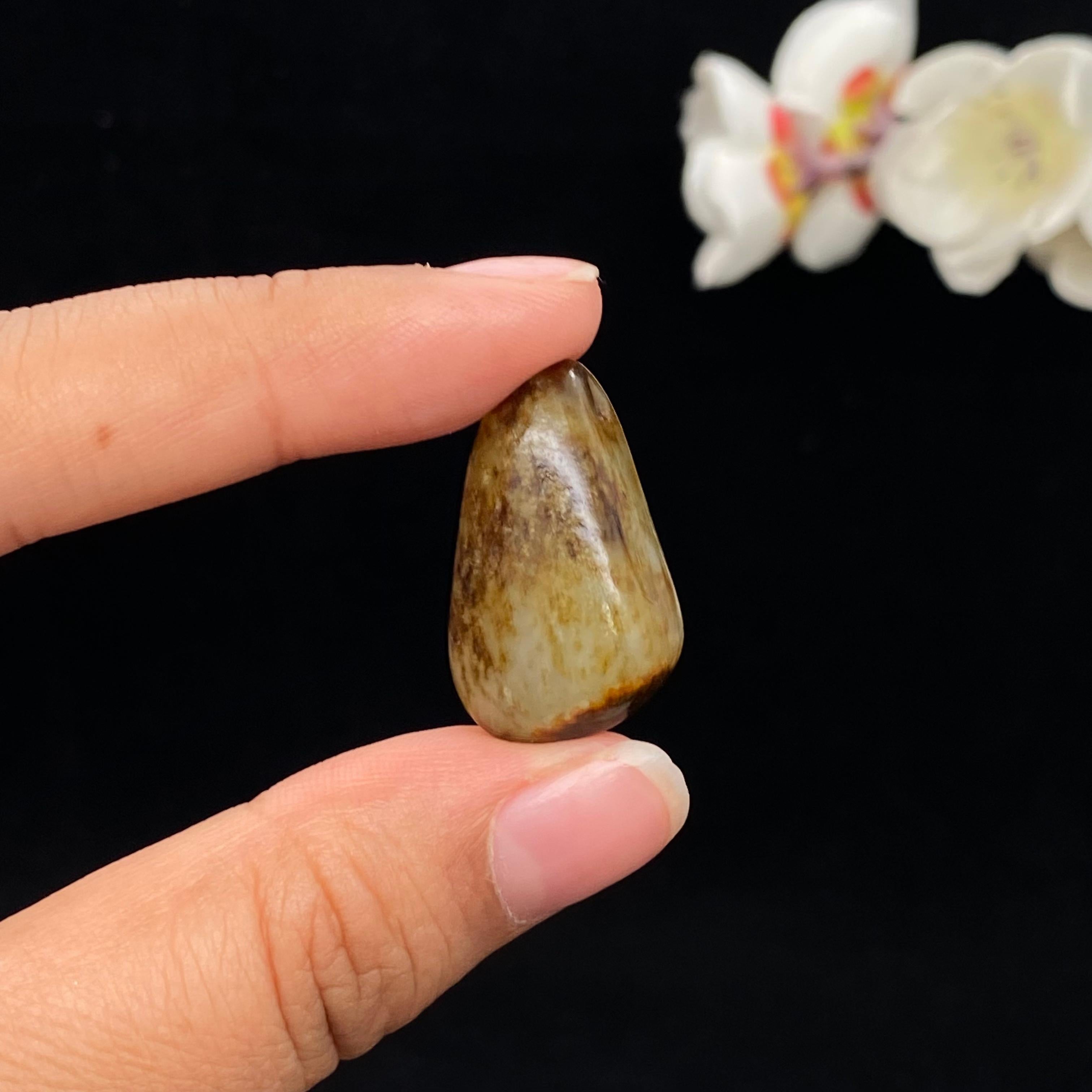 和田玉黑黄皮籽料吊坠籽（6.8g）