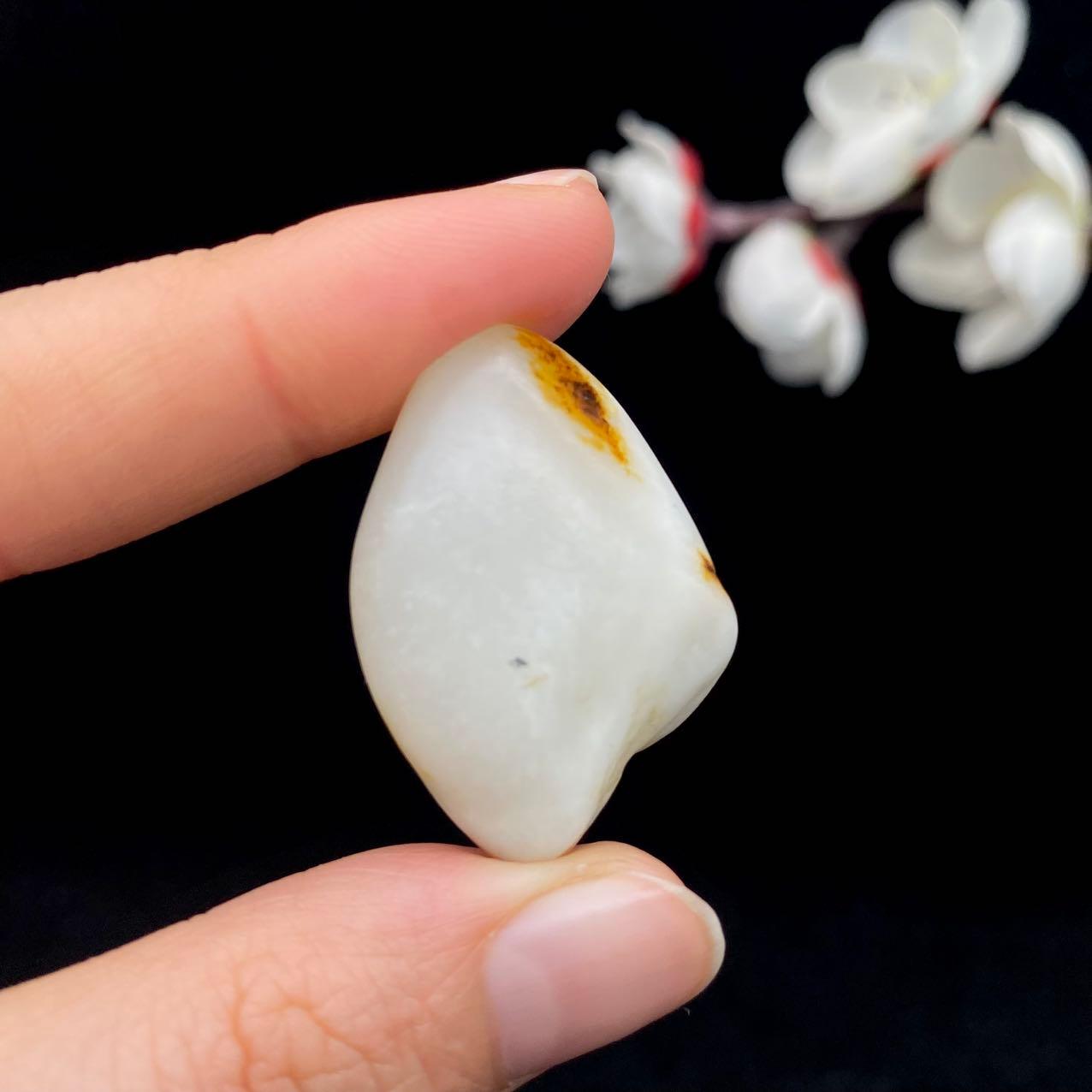 【超值推荐】和田玉黄皮籽料（14.5g）