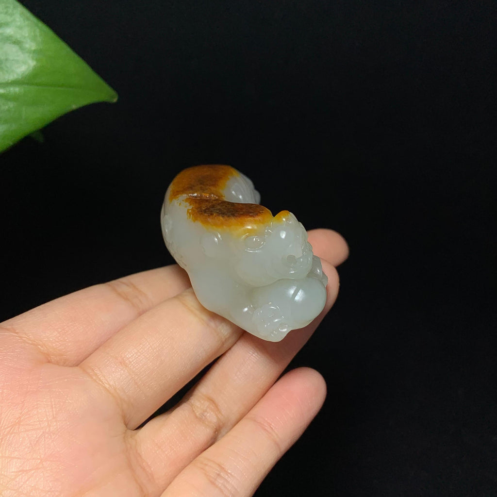 收藏级和田籽料聚红皮白玉貔貅手把件（67.5g）