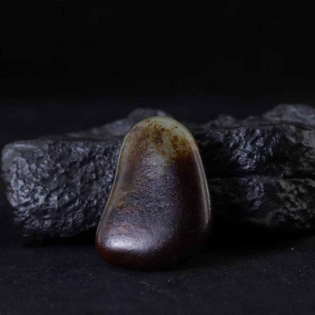 和田玉黑皮籽料（30.92g）