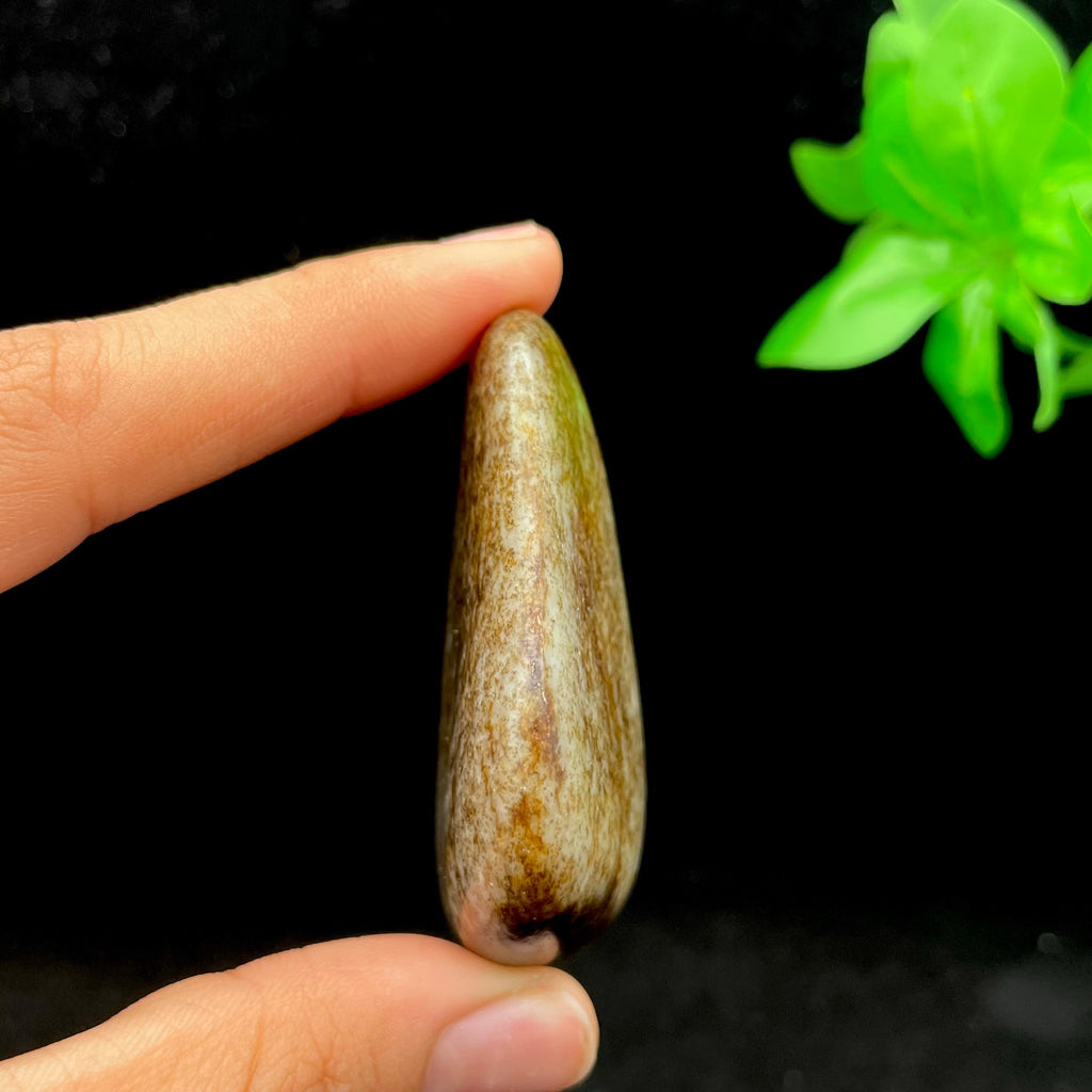和田玉秋梨皮带红皮籽料手把件（71.1g）