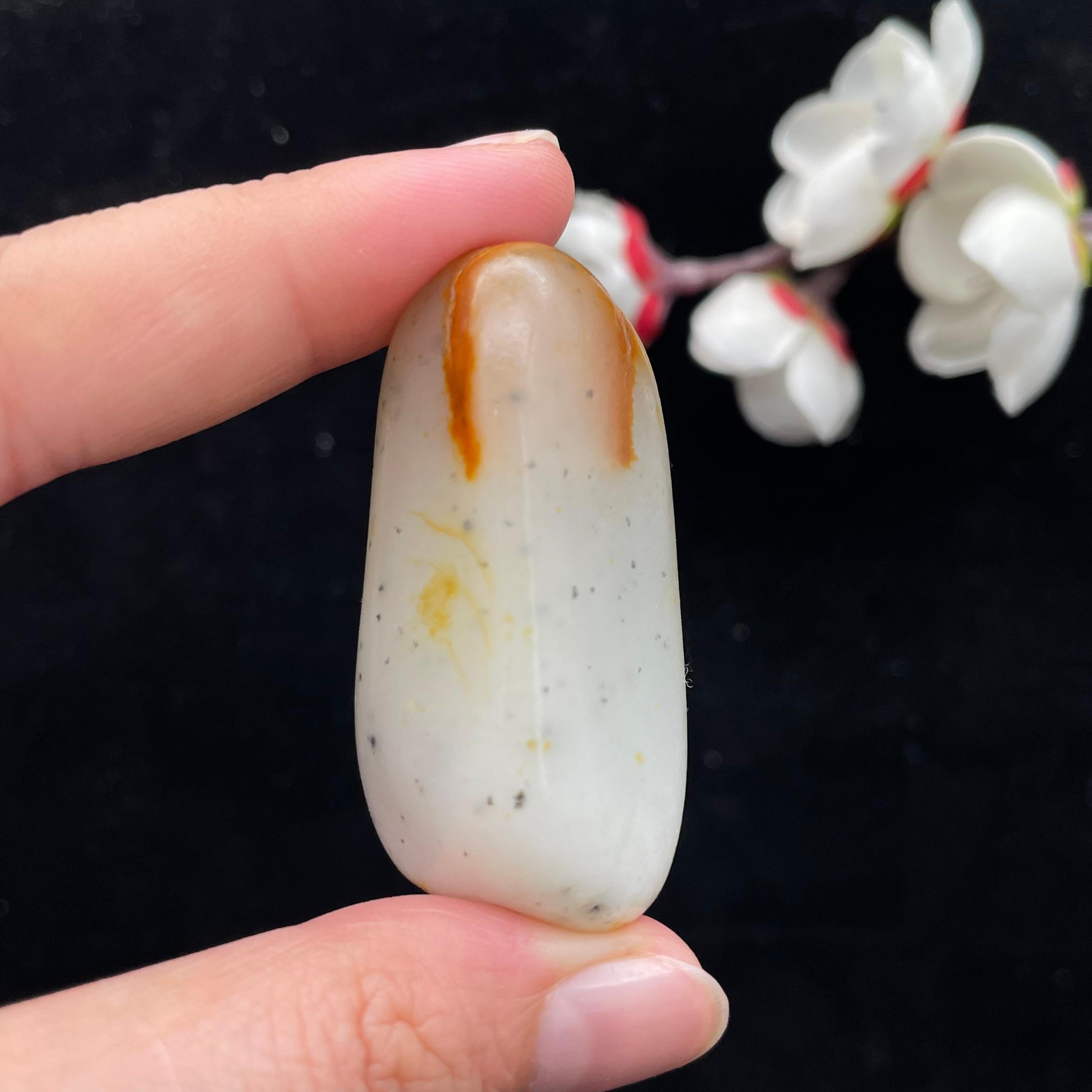 和田玉点墨青花籽料（37.8g）