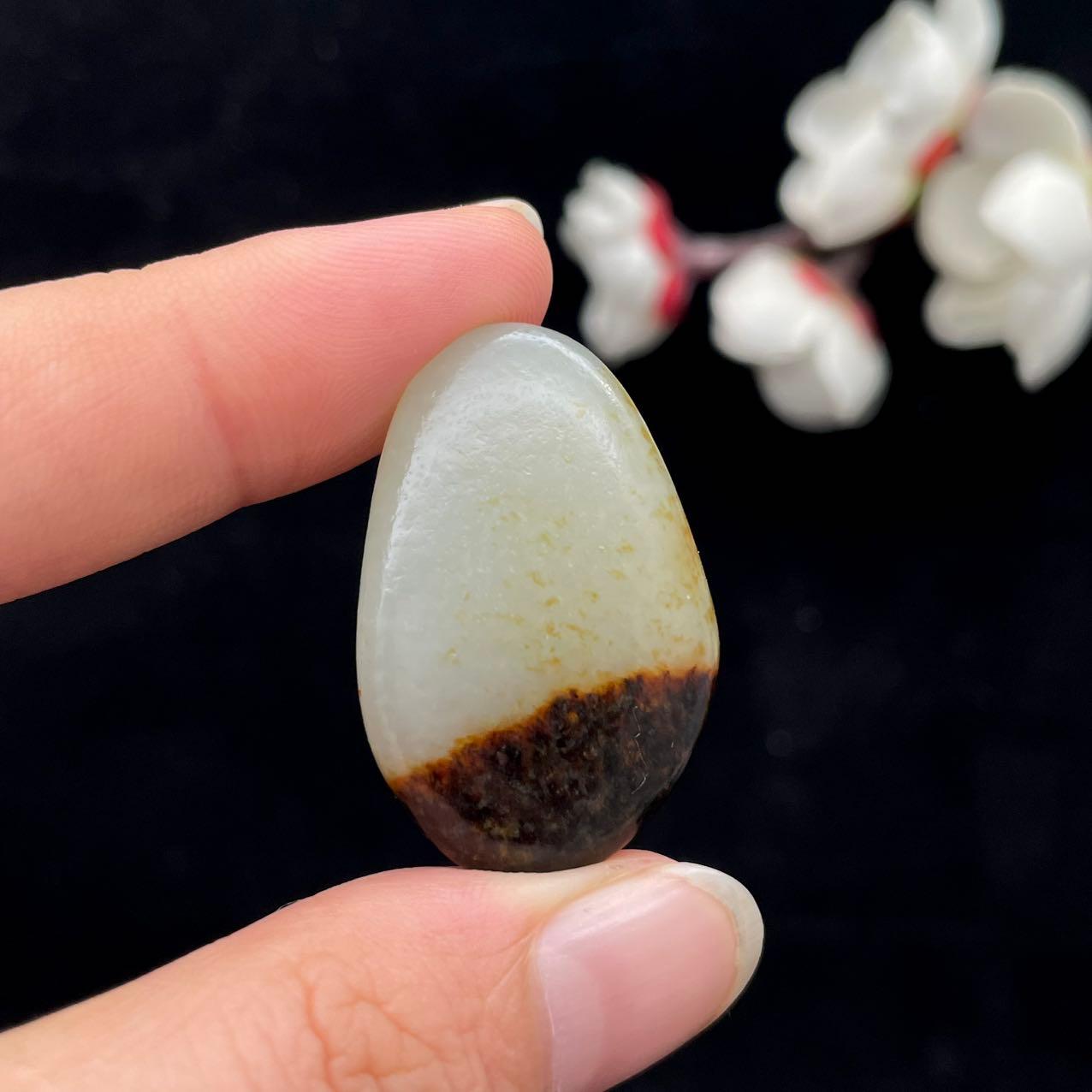 和田玉黑红皮籽料（12.2g）