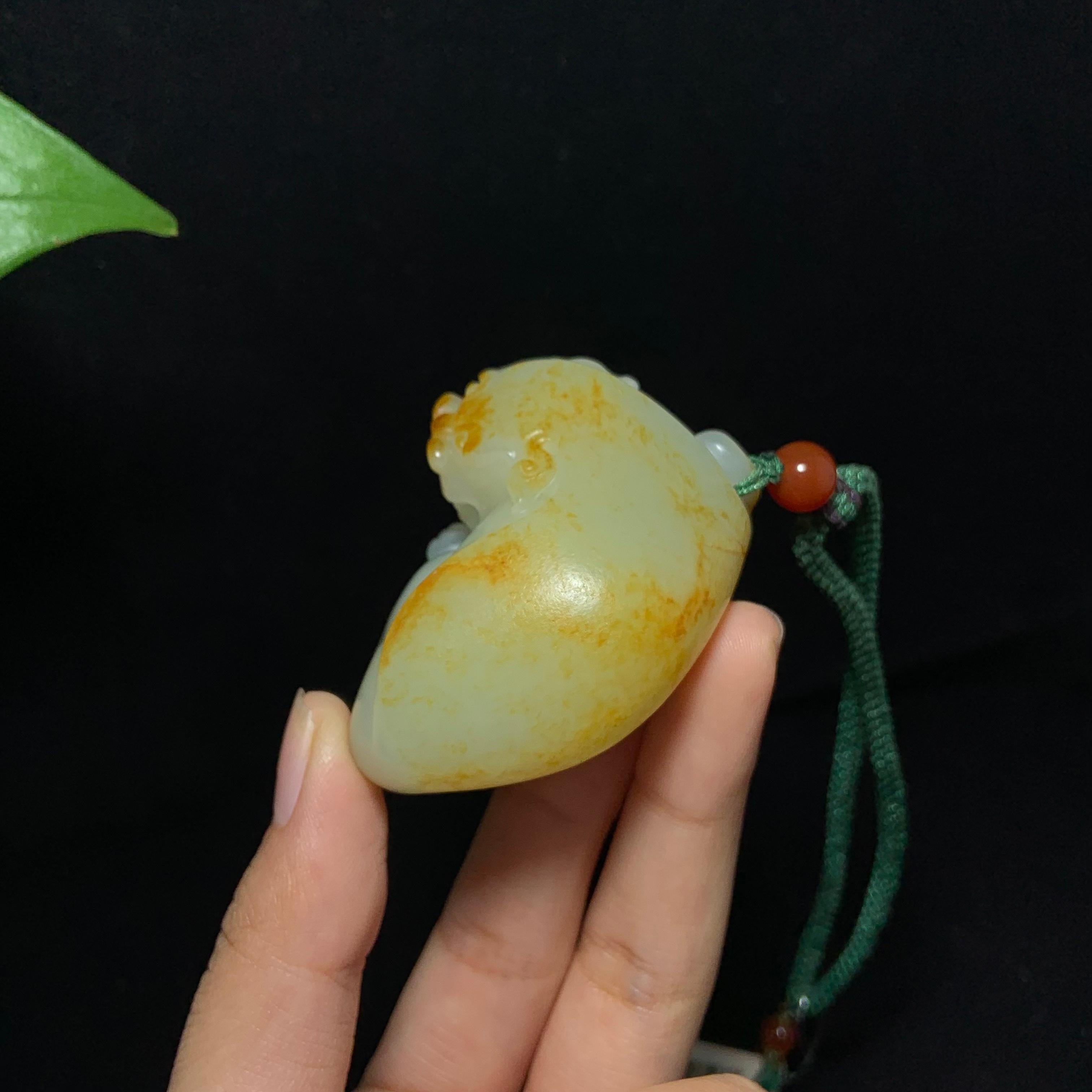 收藏级和田籽料洒金皮白玉貔貅手把件（97.7g）