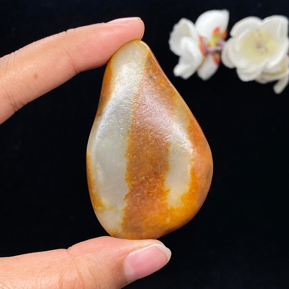 和田玉黄沁皮籽料挂件（42.9g）