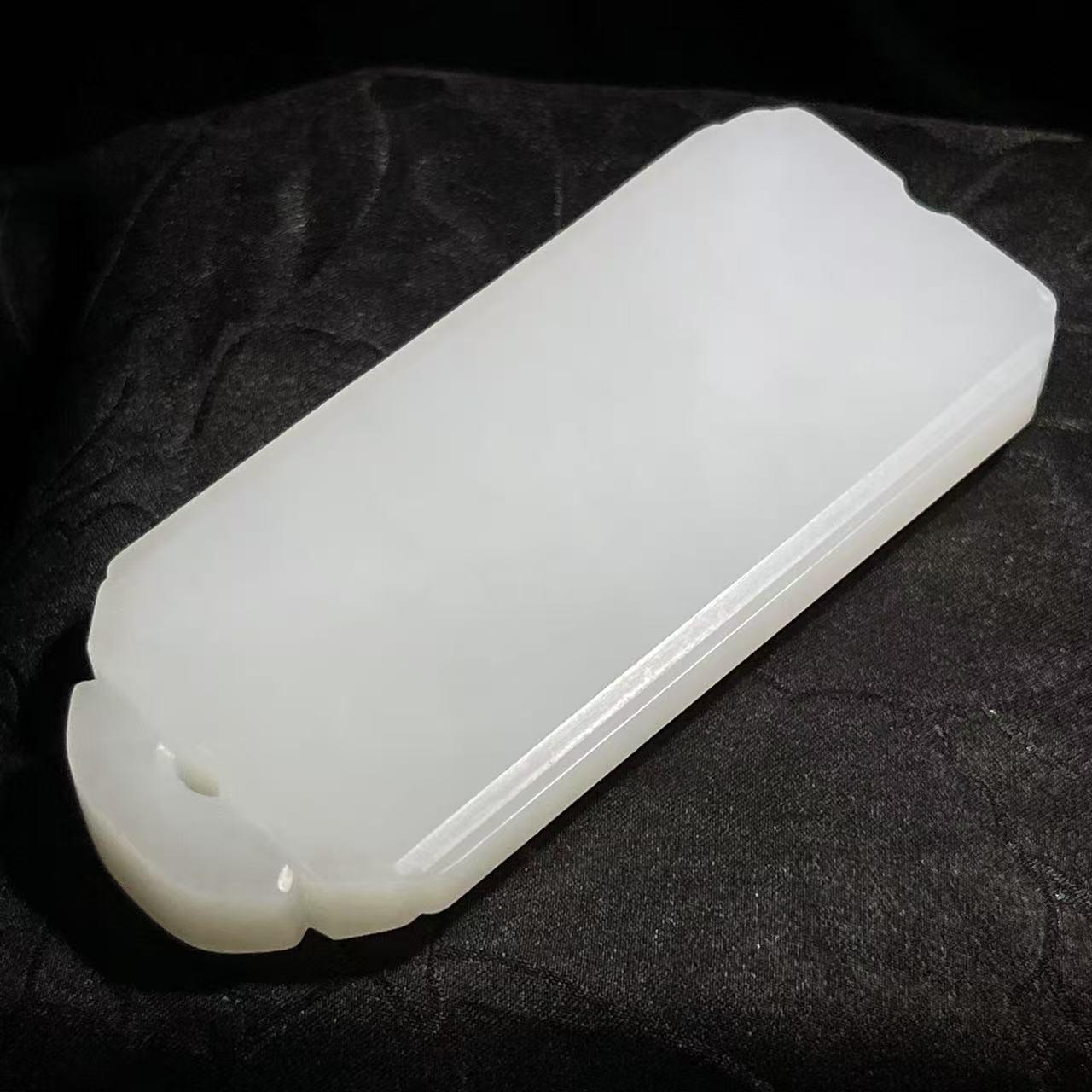 和田玉羊脂白玉无事牌（81.1g）
