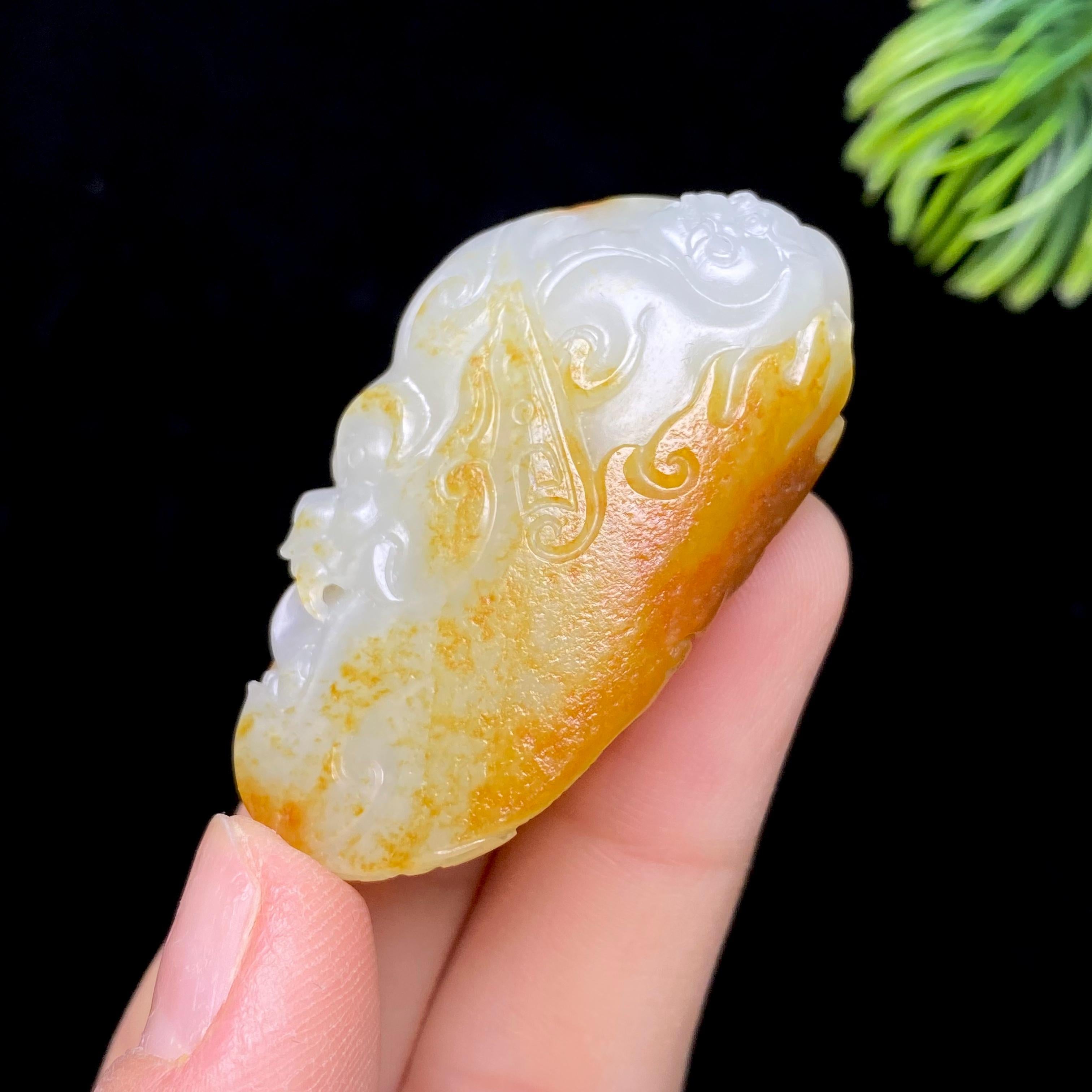 和田玉籽料府上有龙（26.3g）