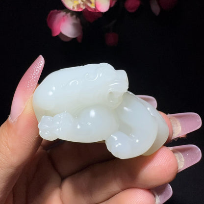 和田玉籽料挂件貔貅（56.3克）