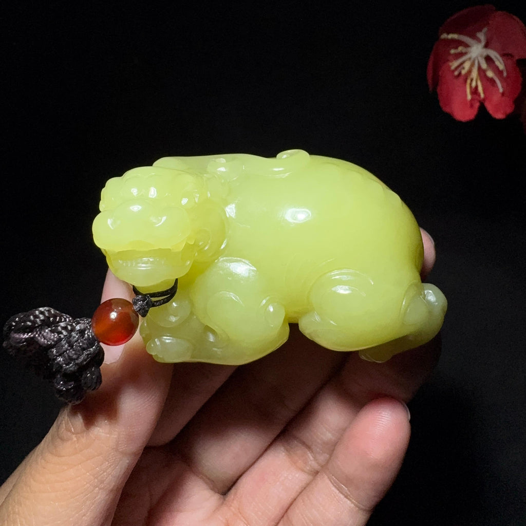 和田玉黄口料貔貅手把件（102.0g）