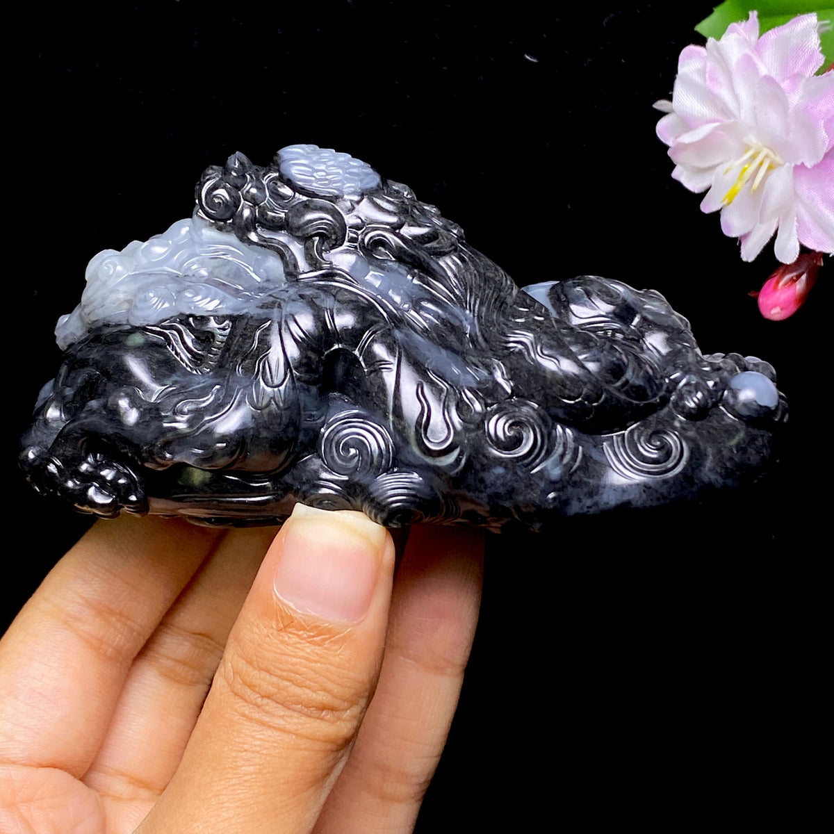 和田玉籽料龙行天下（232.4g）