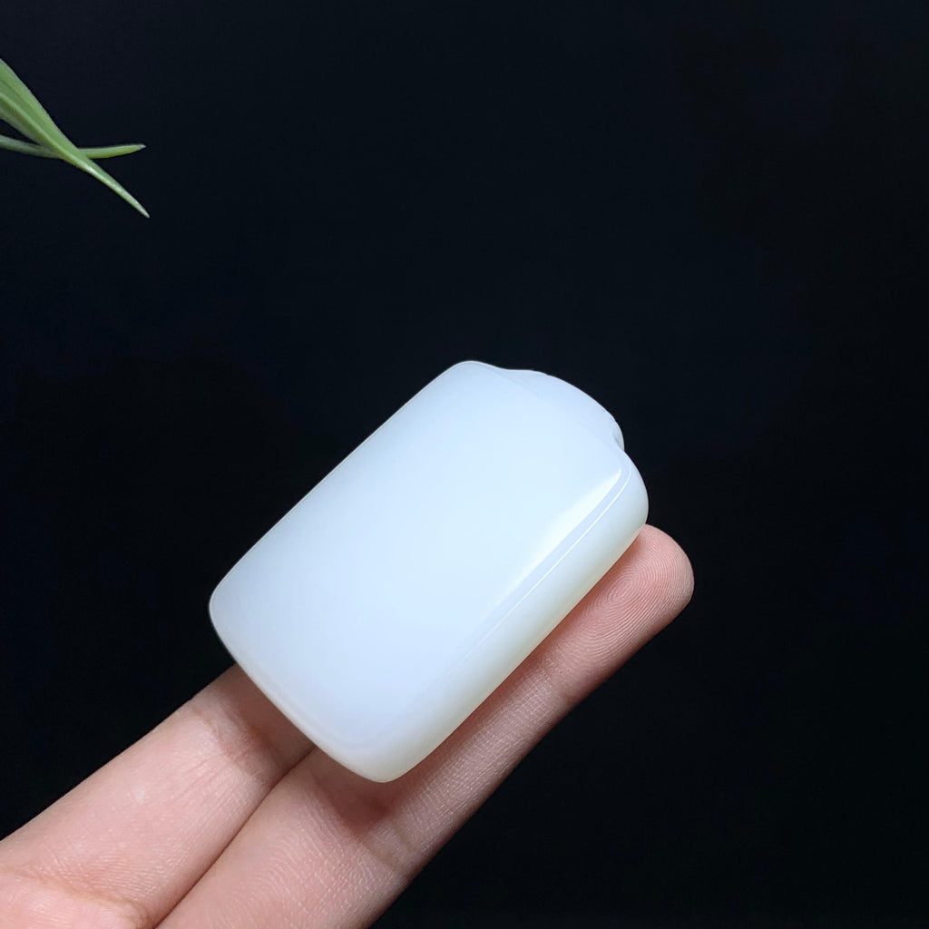 和田山料羊脂白玉无事牌（48.0g）