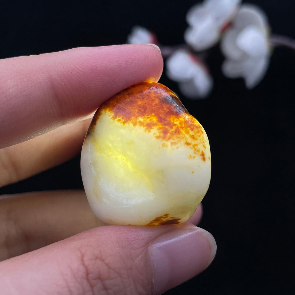 【超值推荐】 和田玉红皮籽料（15.3g）