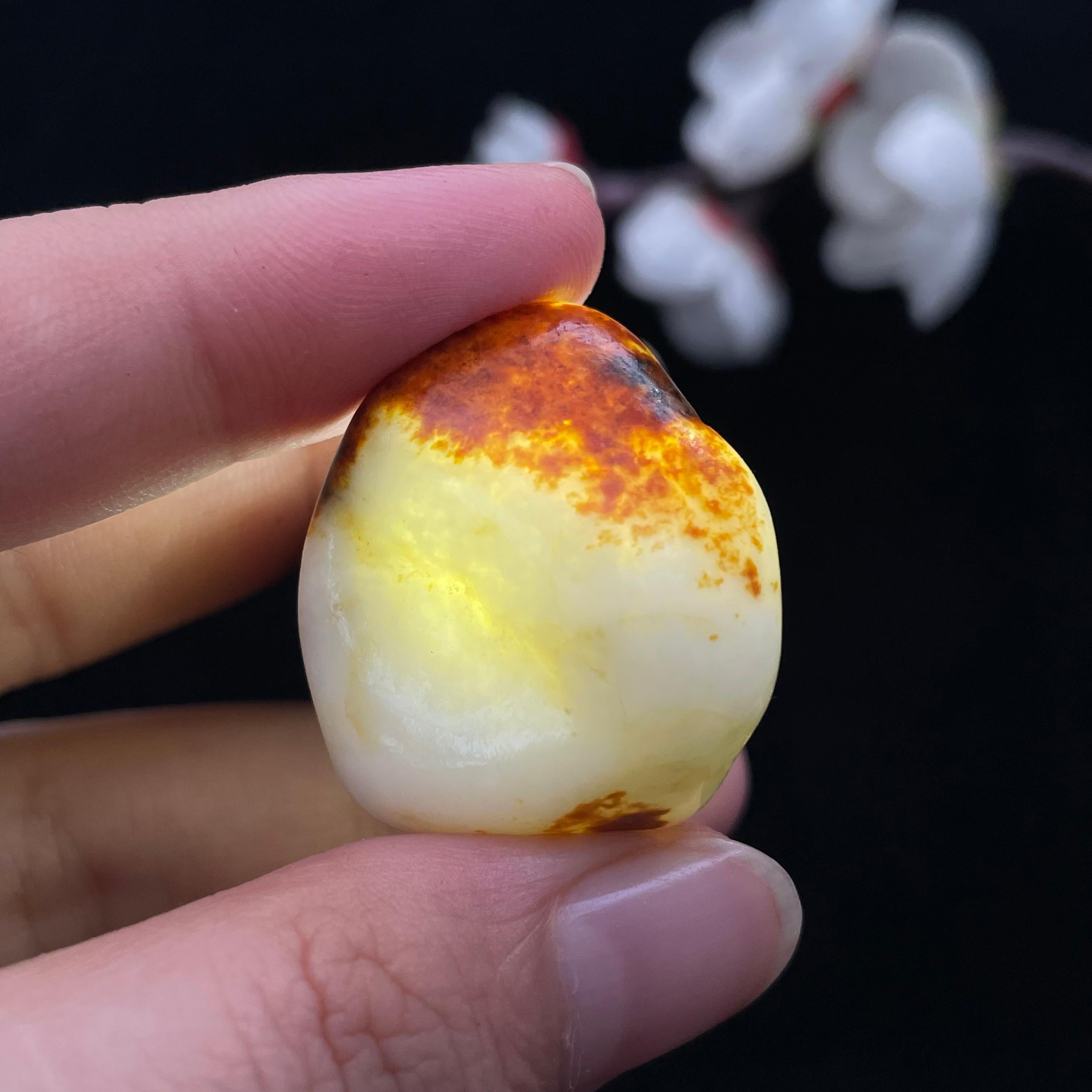 【超值推荐】 和田玉红皮籽料（15.3g）