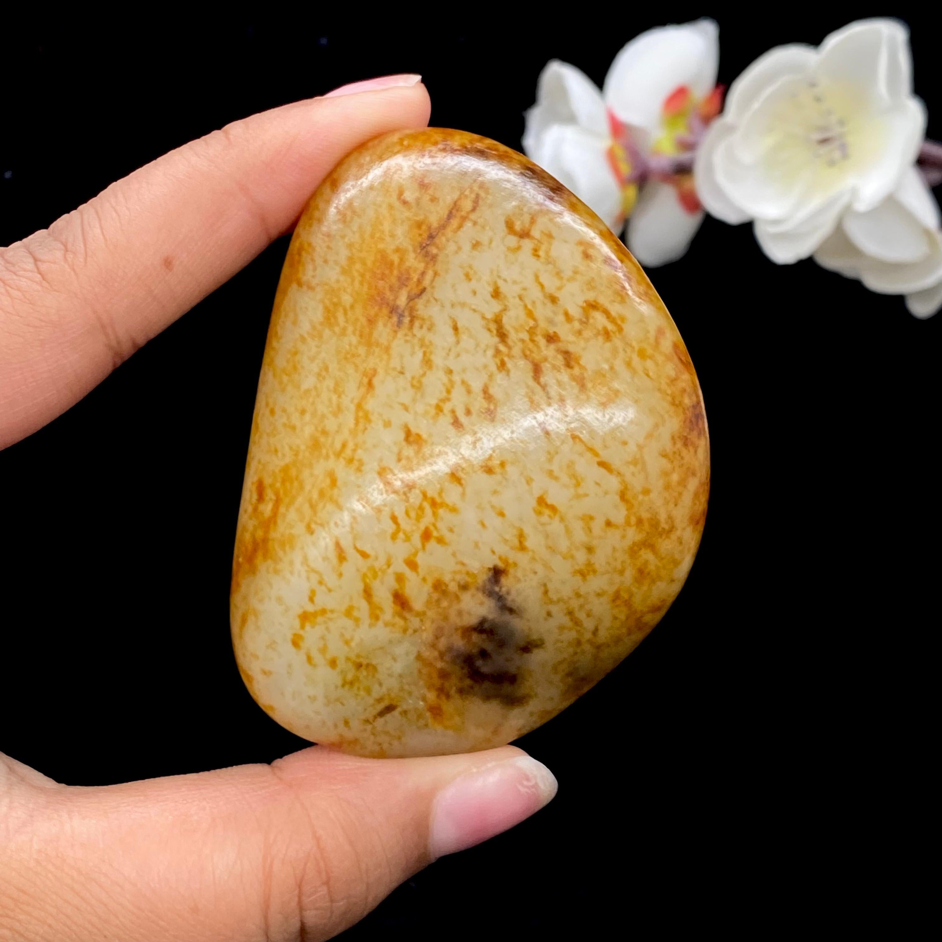 和田玉洒红皮籽料手把件（141.7g）