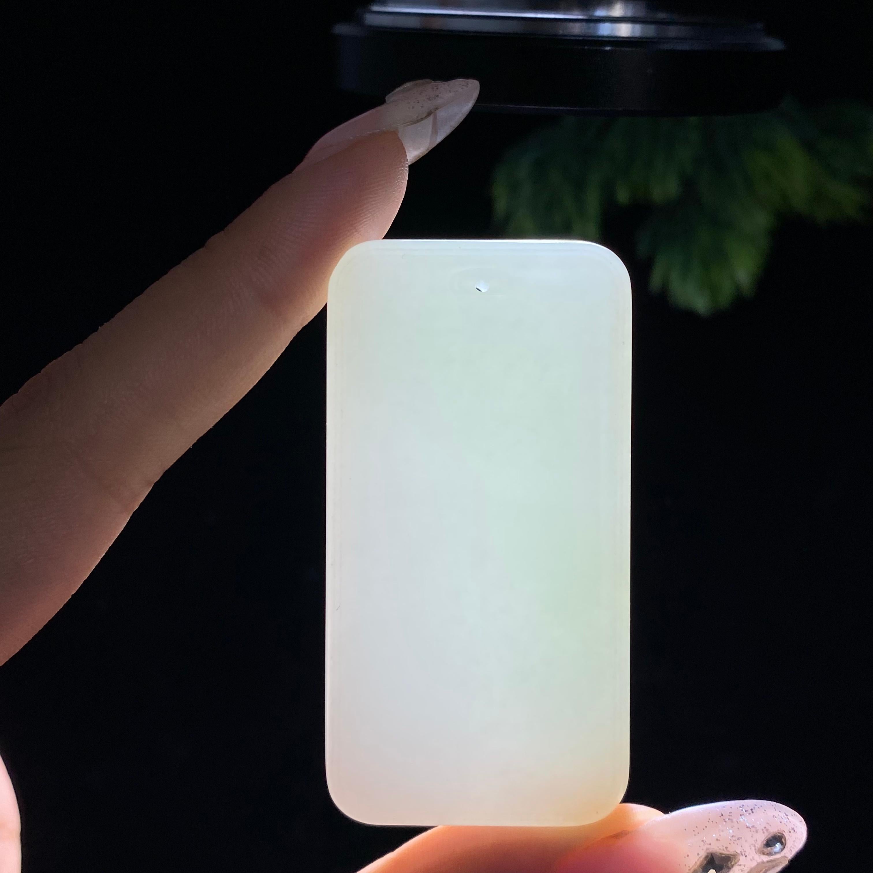 和田玉白玉带翠无事牌（42.9g）