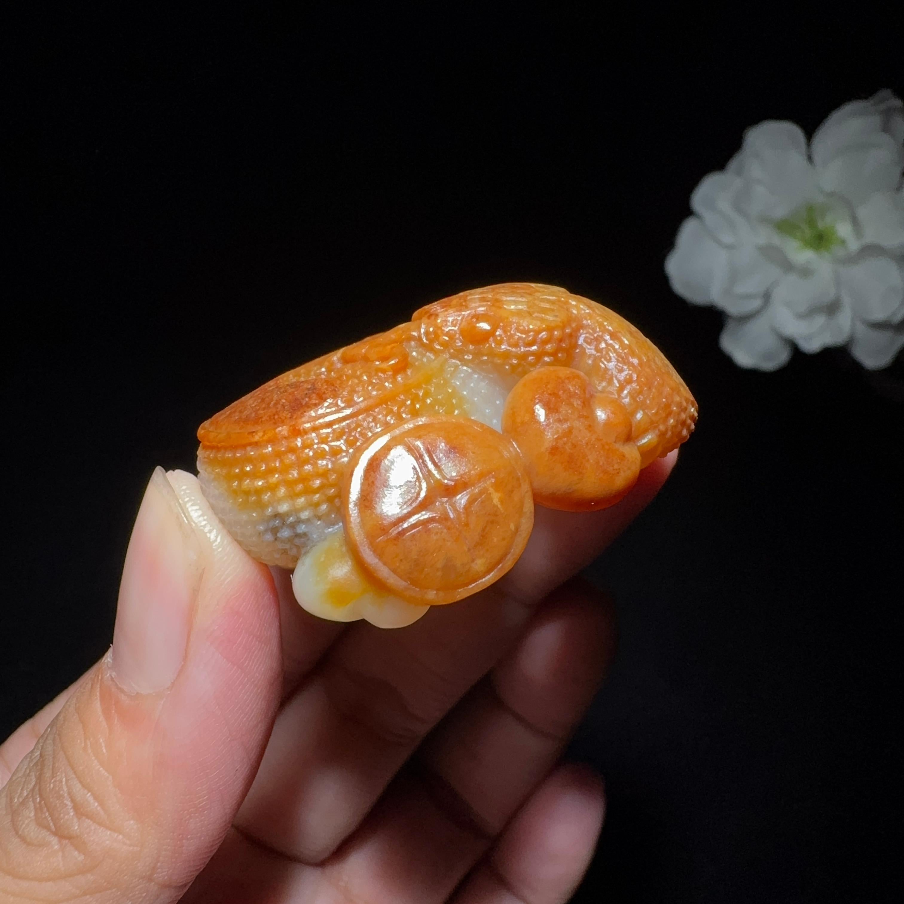 精品特色和田玉籽料挂件腰缠万贯（33.8g）