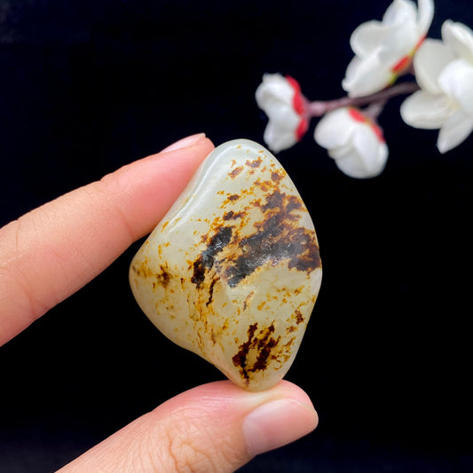 和田玉洒红皮籽料原石（33.2g）